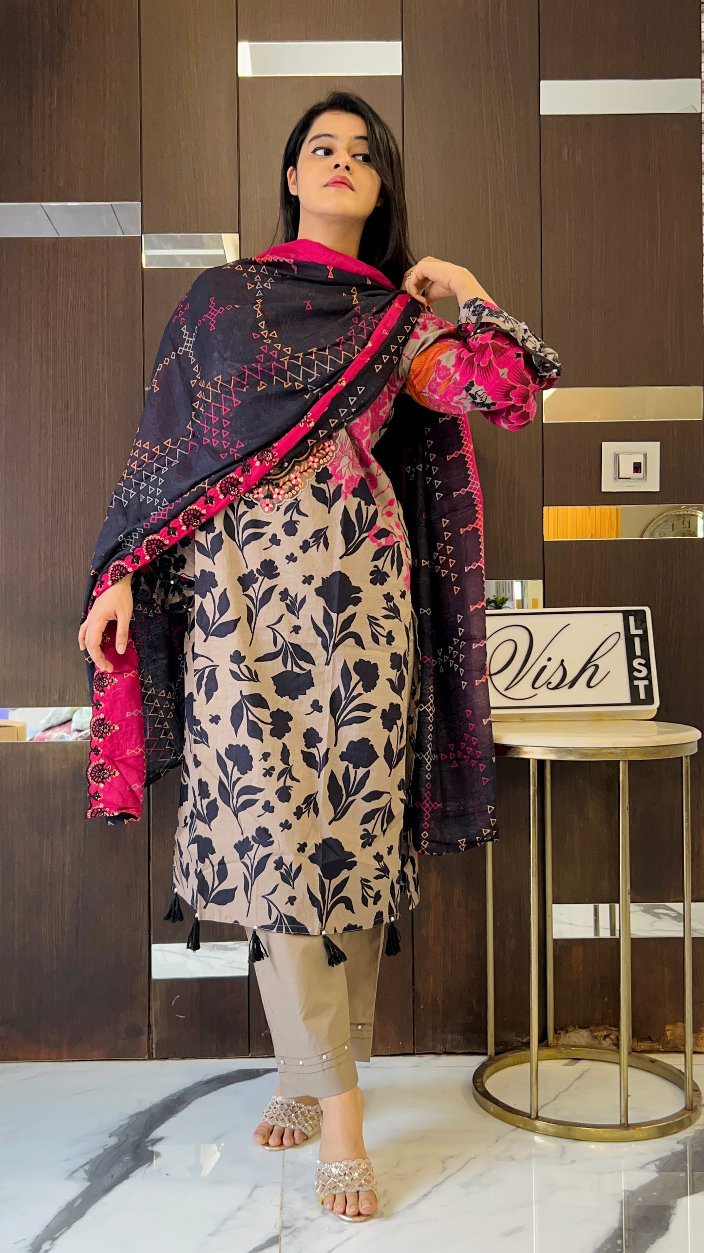Nida Pakistani Lawn Set 17