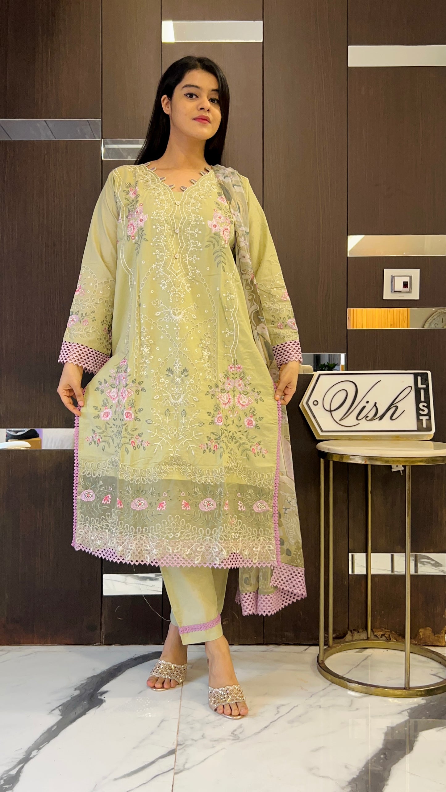 Lubna Pakistani Lawn Set 06