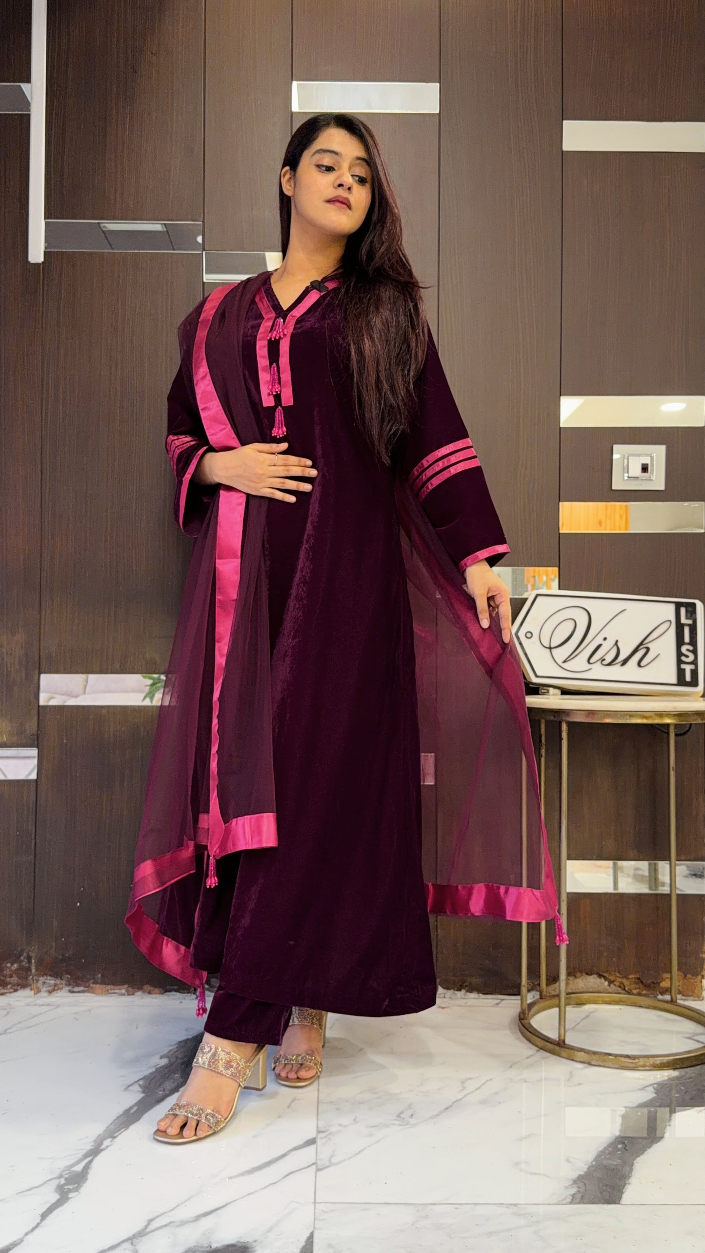 Khwaab Pakistani Velvet Suit 01