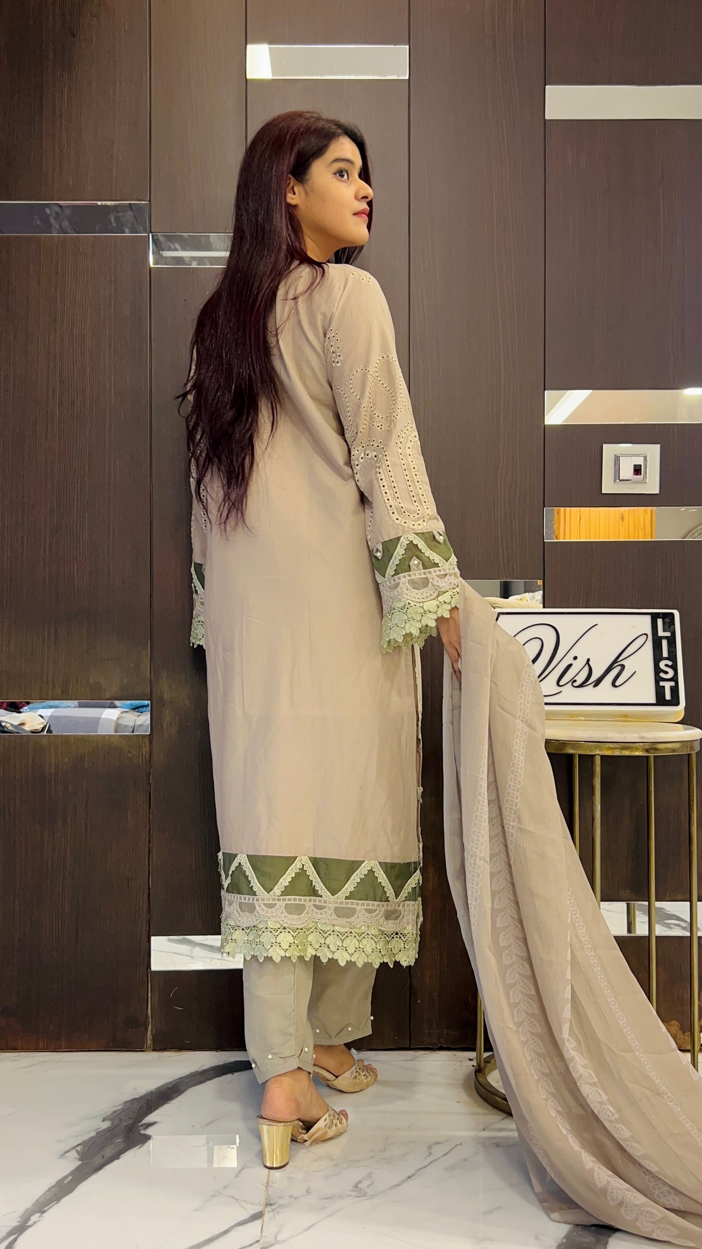 Hafza Pakistan Luxe Lawn Set 08