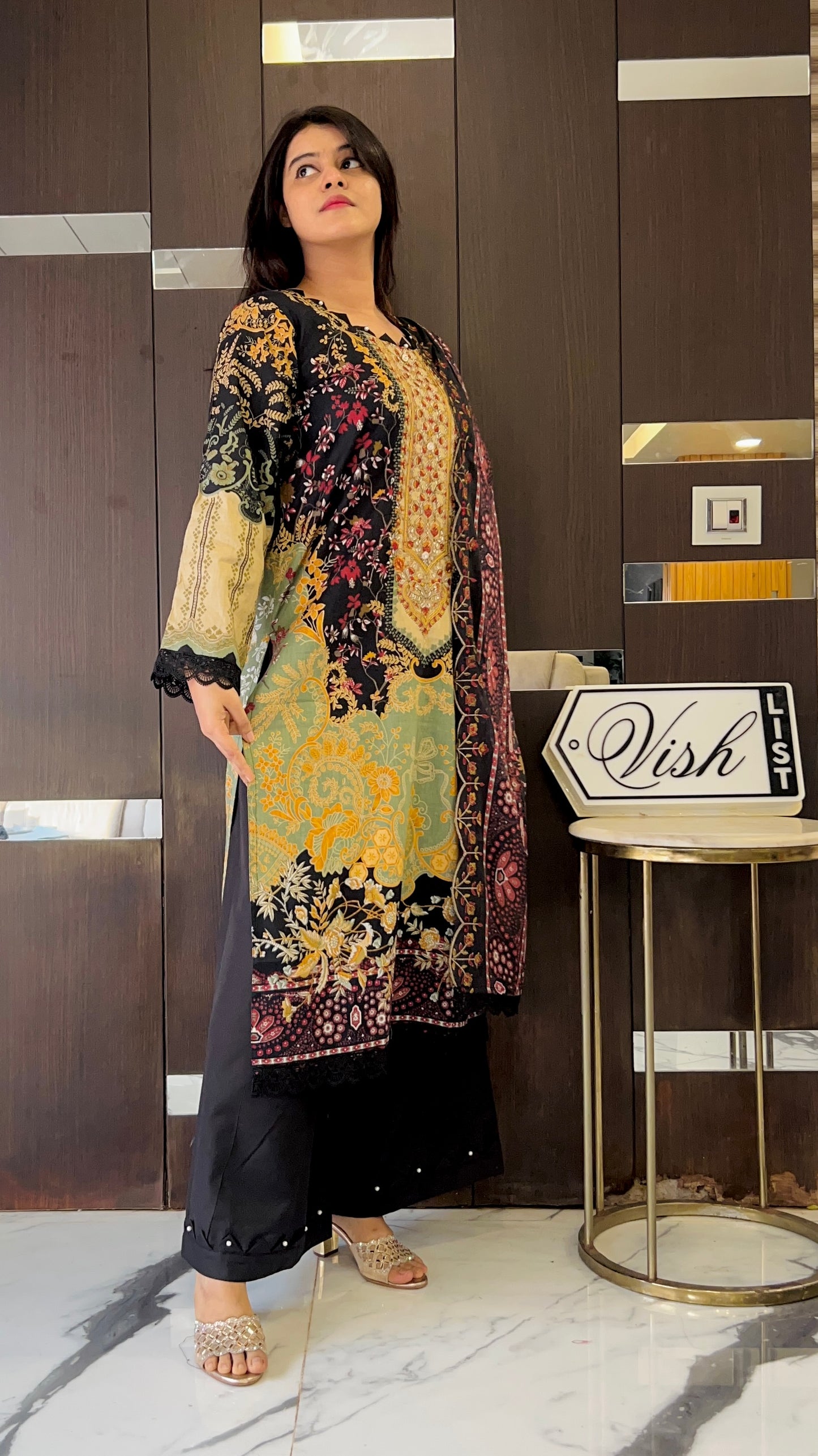Suhani Pakistani Lawn Set LS 08