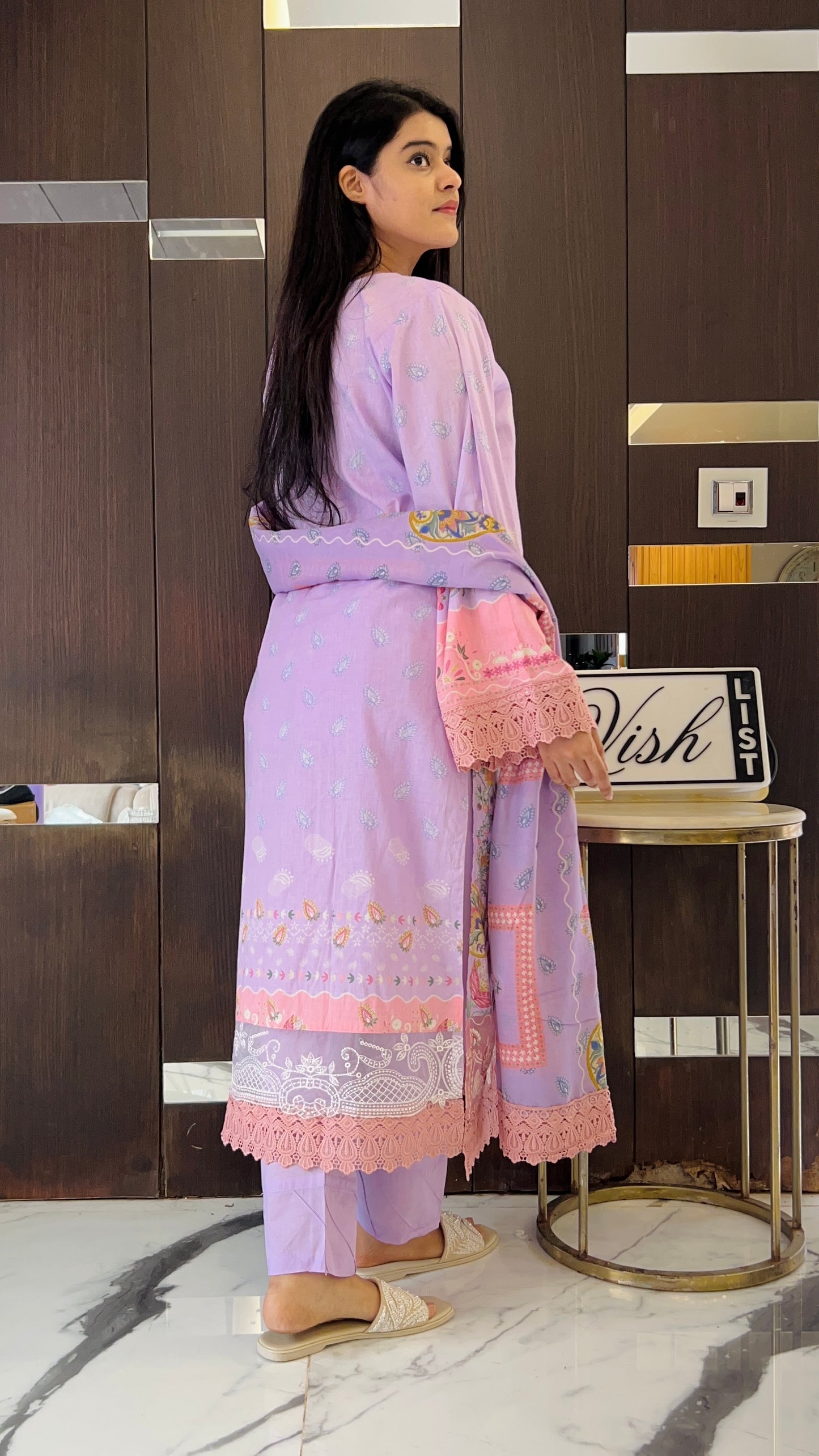 Laiba Pakistani Lawn Set 08