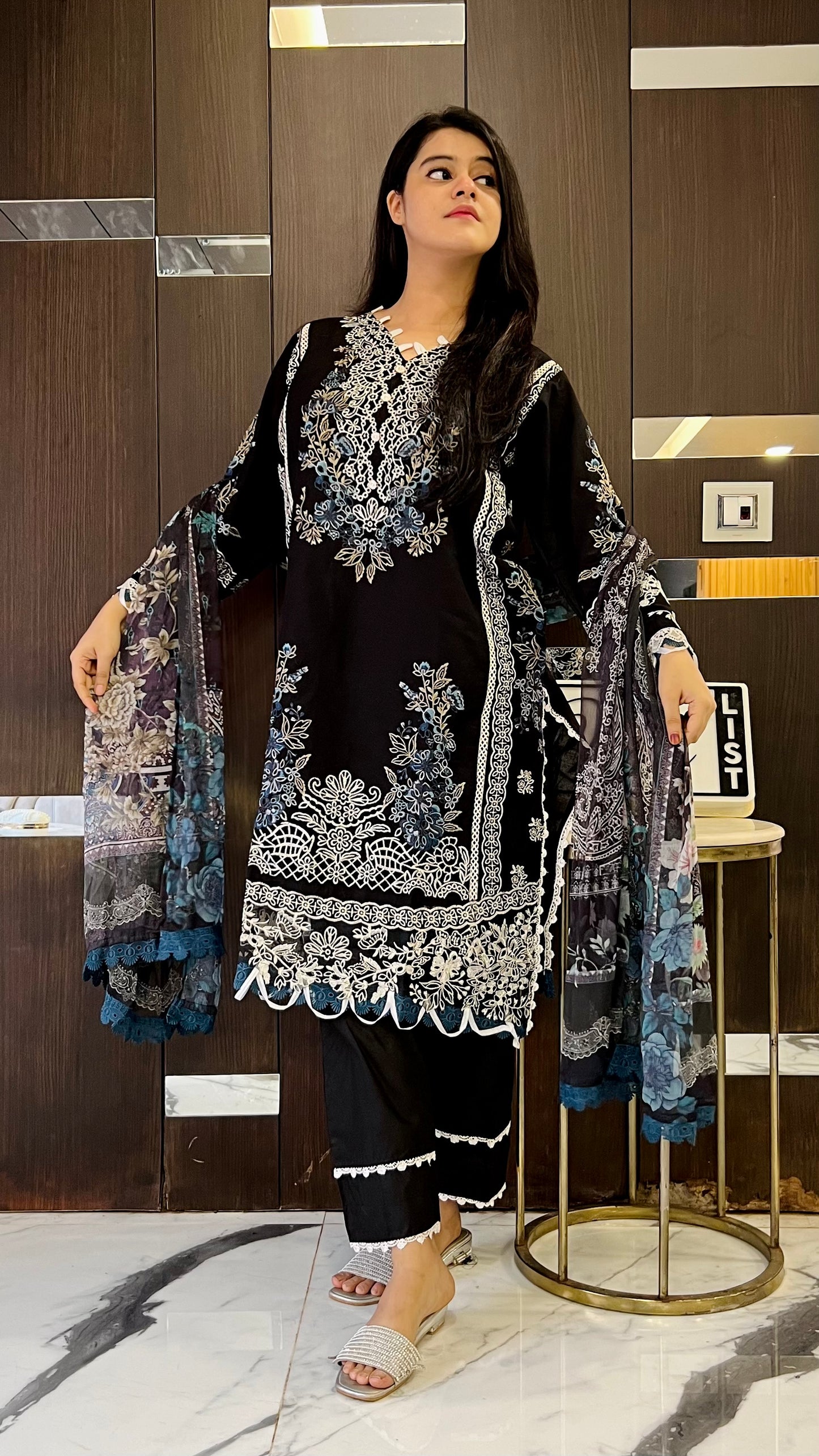 Hania Pakistani Luxe Lawn Set 03