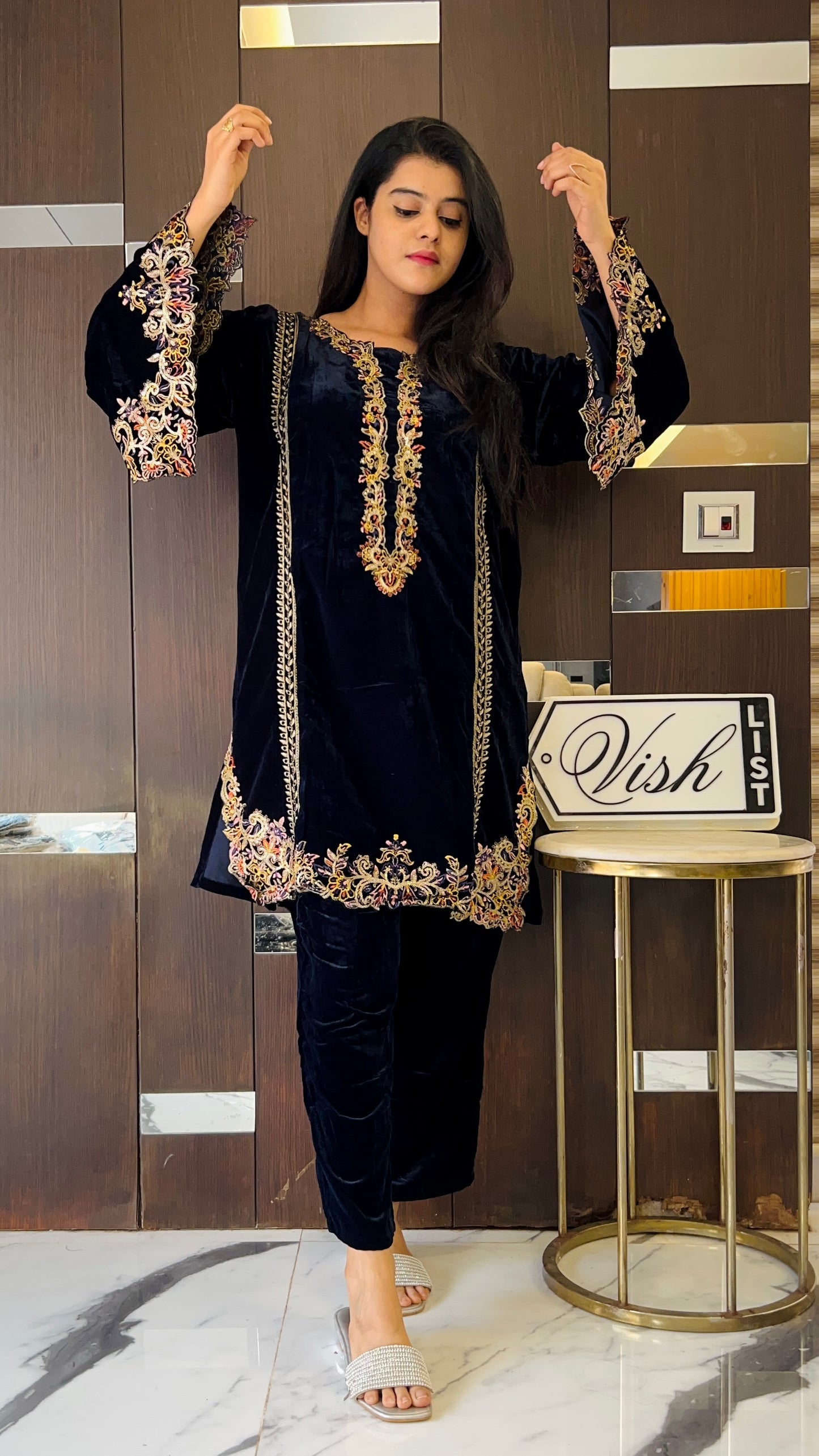 Zaheen Pakistani Velvet Suit 07 (navy blue)
