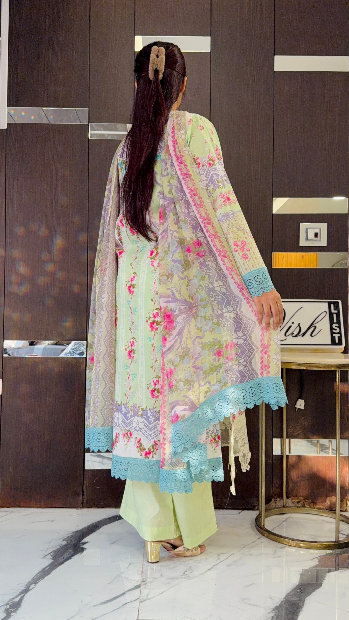 Irha Pakistani Lawn Set 05