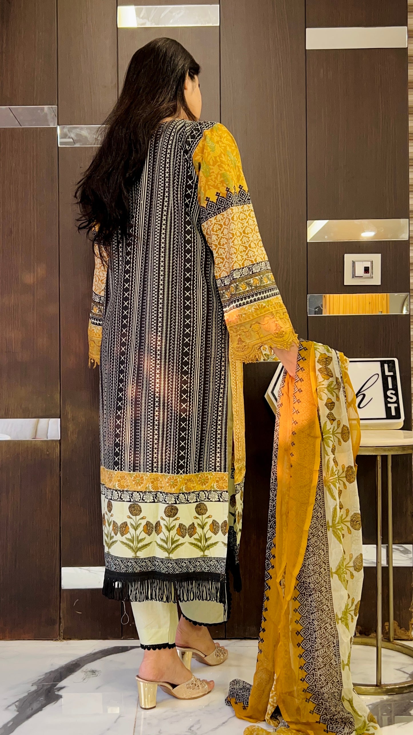 Noor-e-Ramadan Pakistani Lawn Set 06