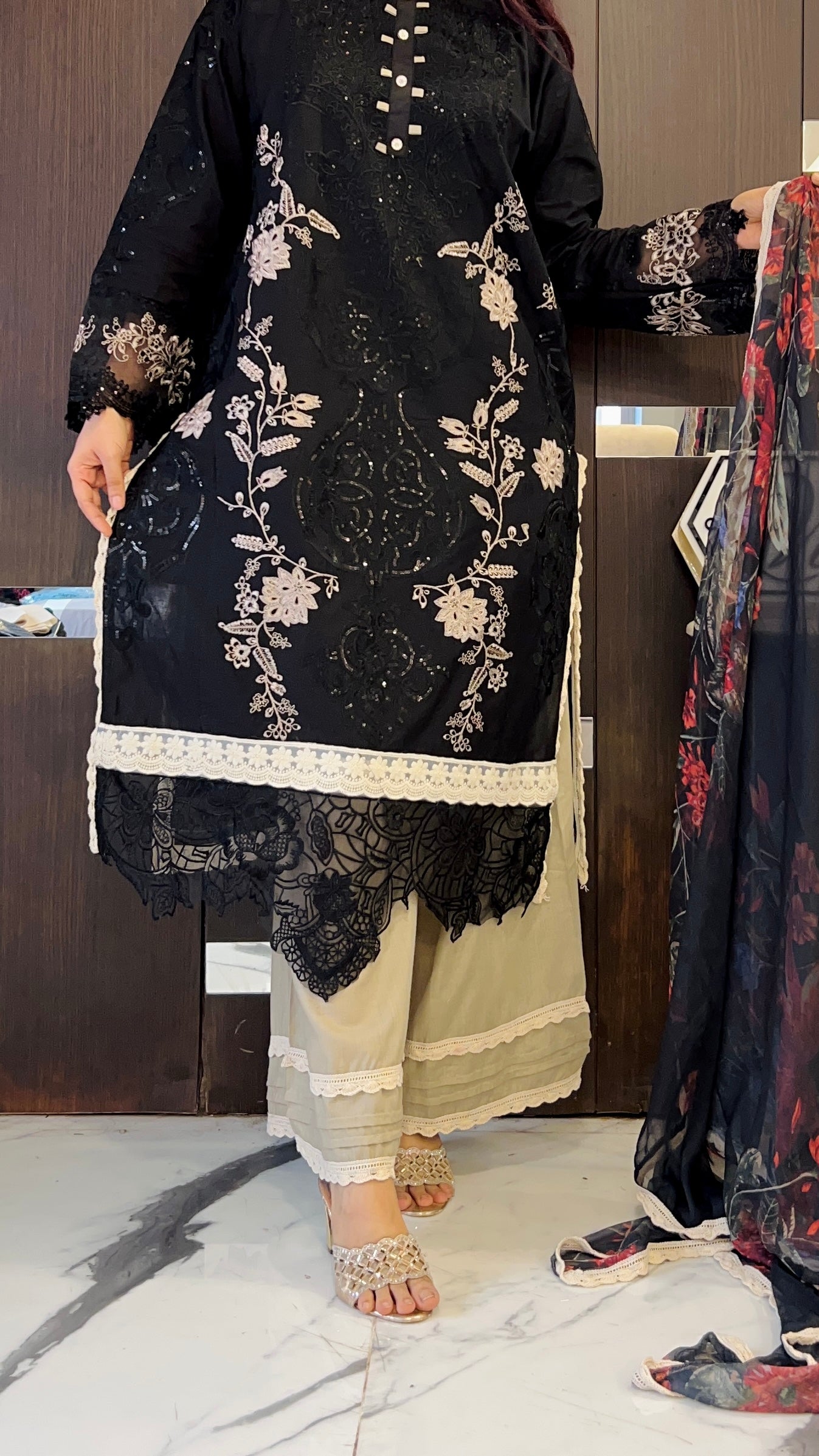 Hafza Pakistan Luxe Lawn Set 02