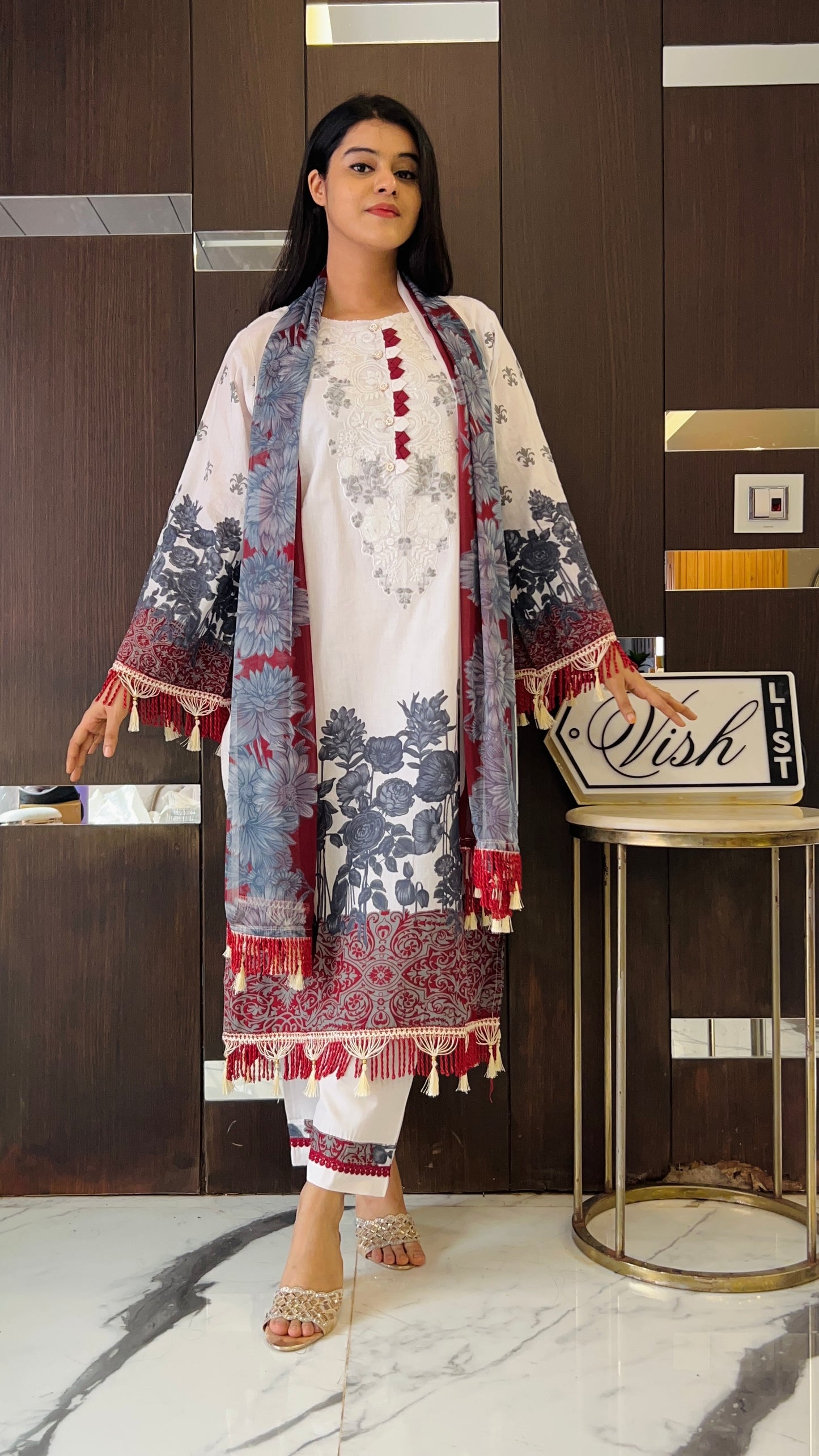 Laiba Pakistani Lawn Set 12