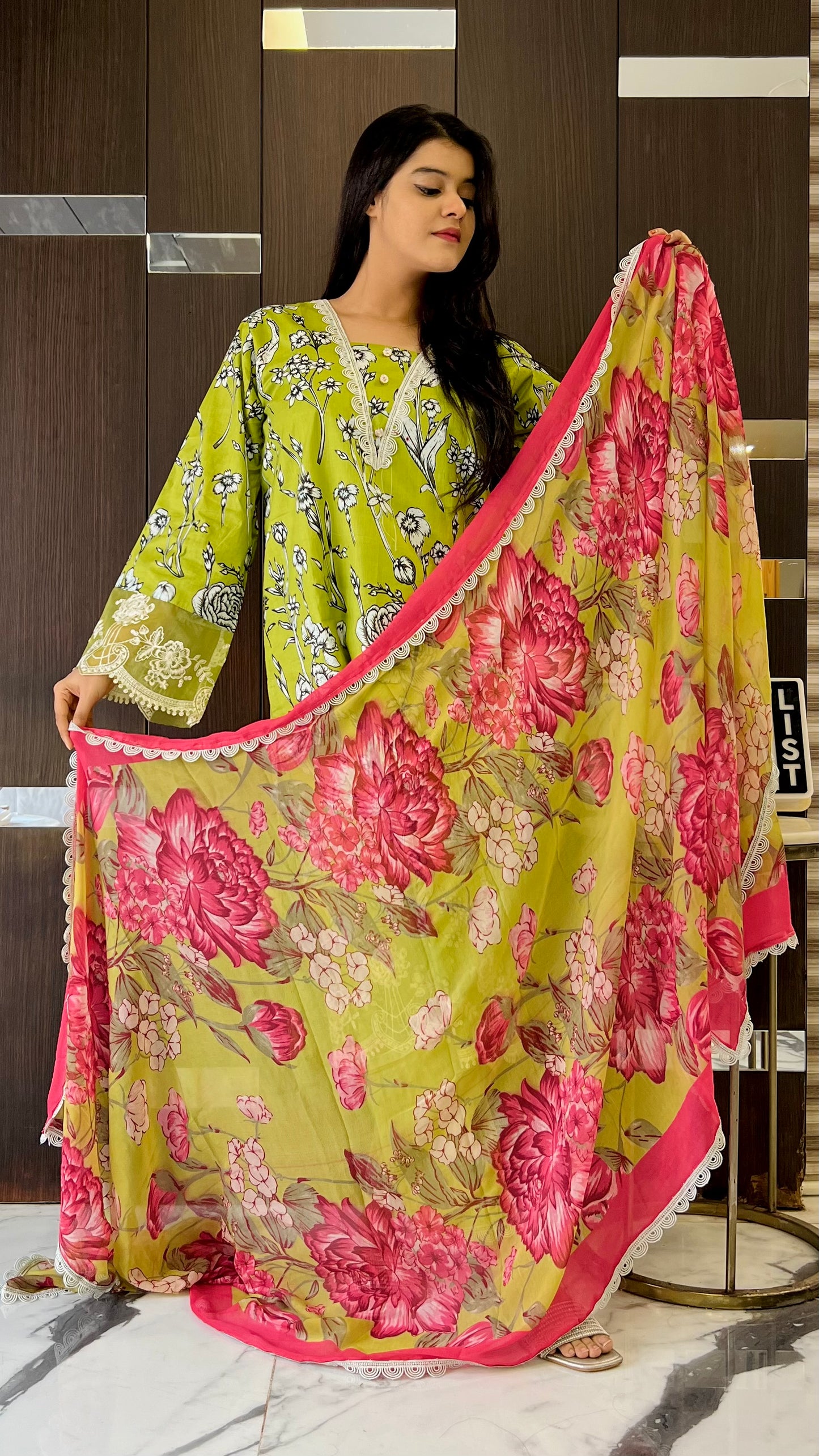 Gulbahar Pakistani Lawn Set 08