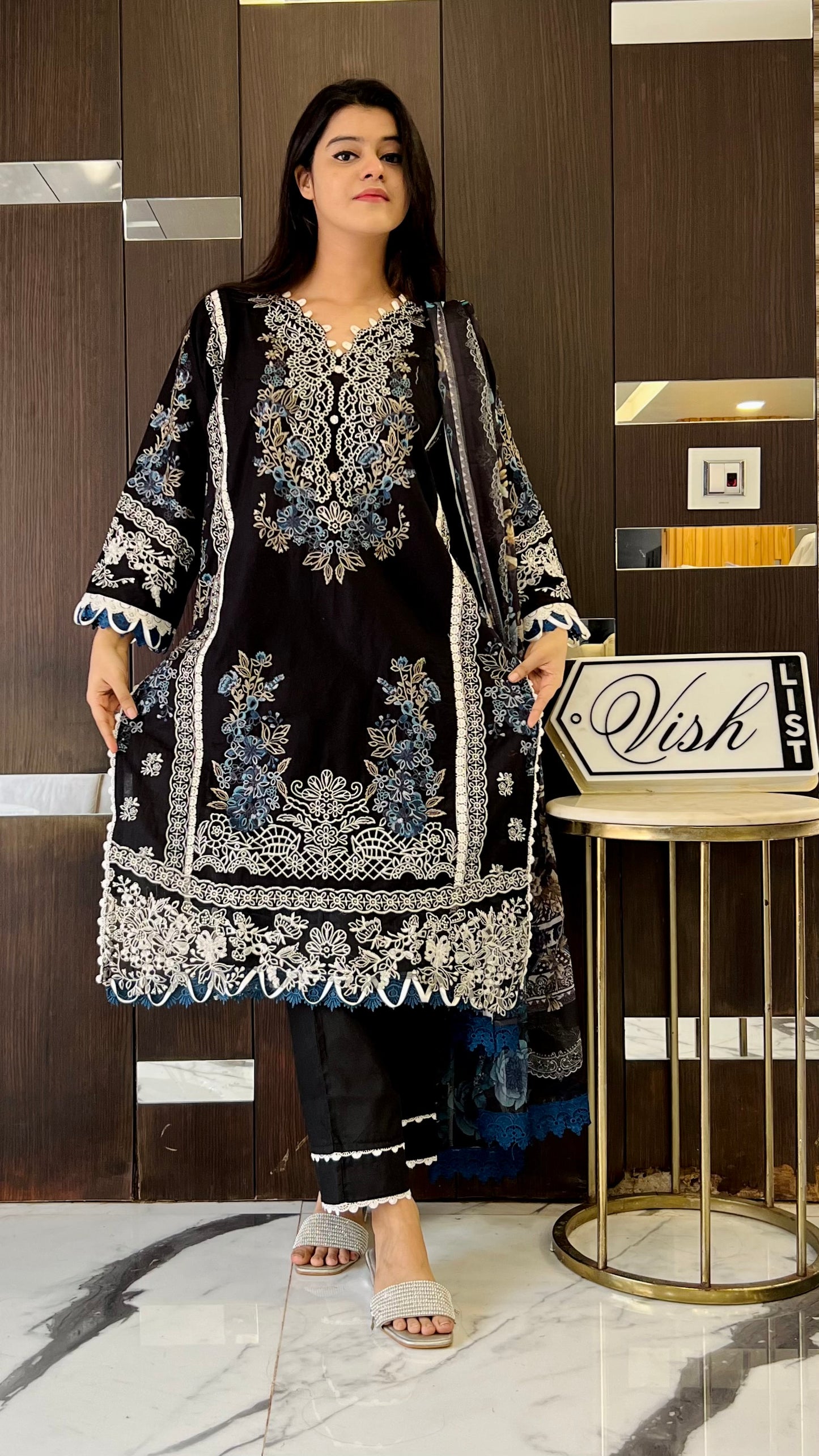 Hania Pakistani Luxe Lawn Set 03