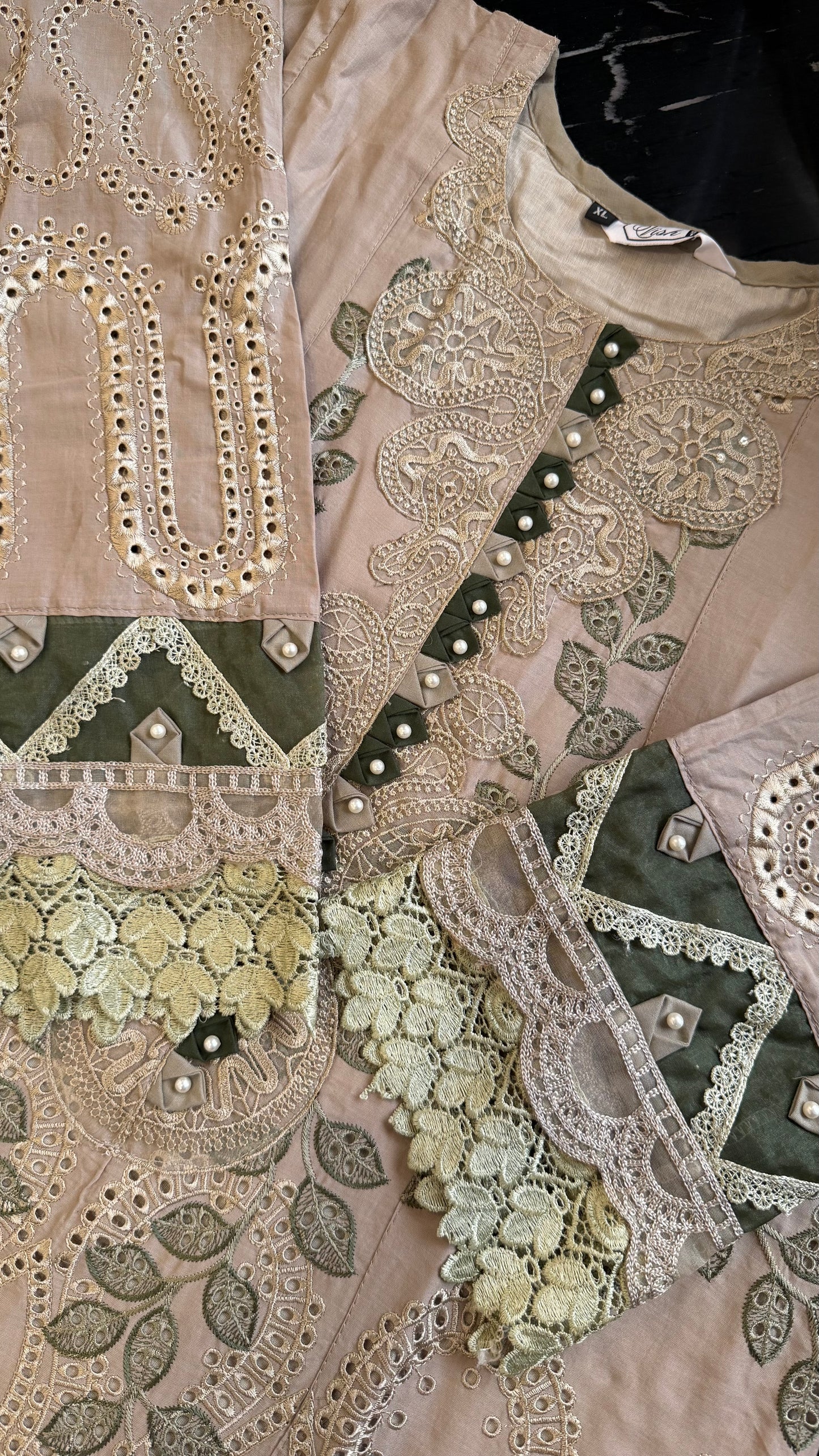 Hafza Pakistan Luxe Lawn Set 08