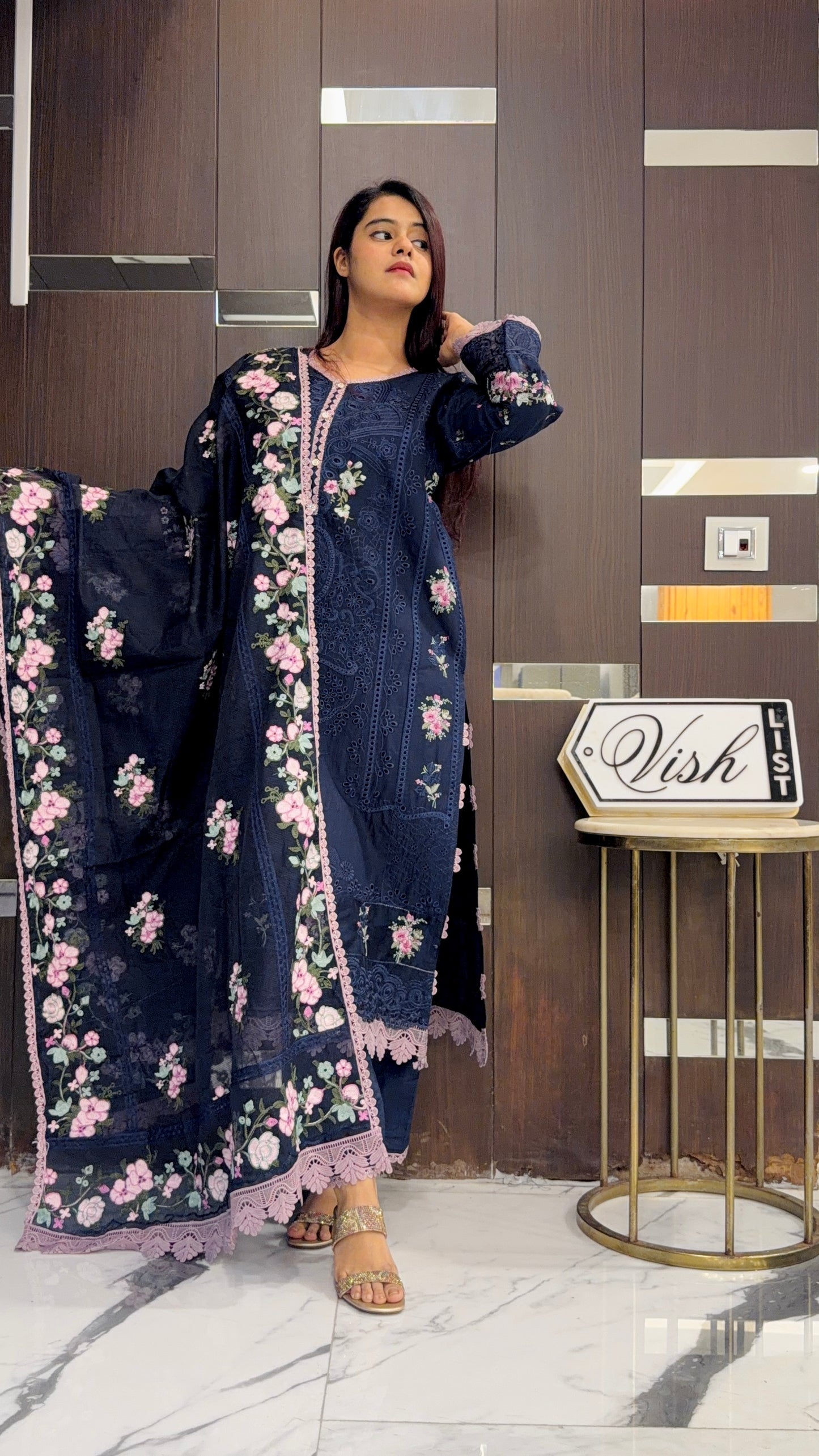 Anah Pakistani Lawn Set 09
