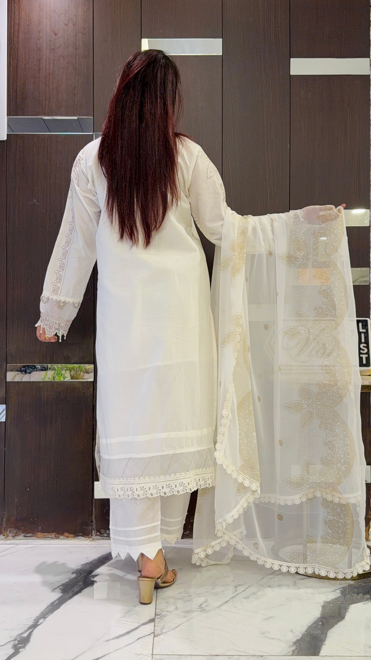 Izmir Pakistani Luxe Lawn Set 05
