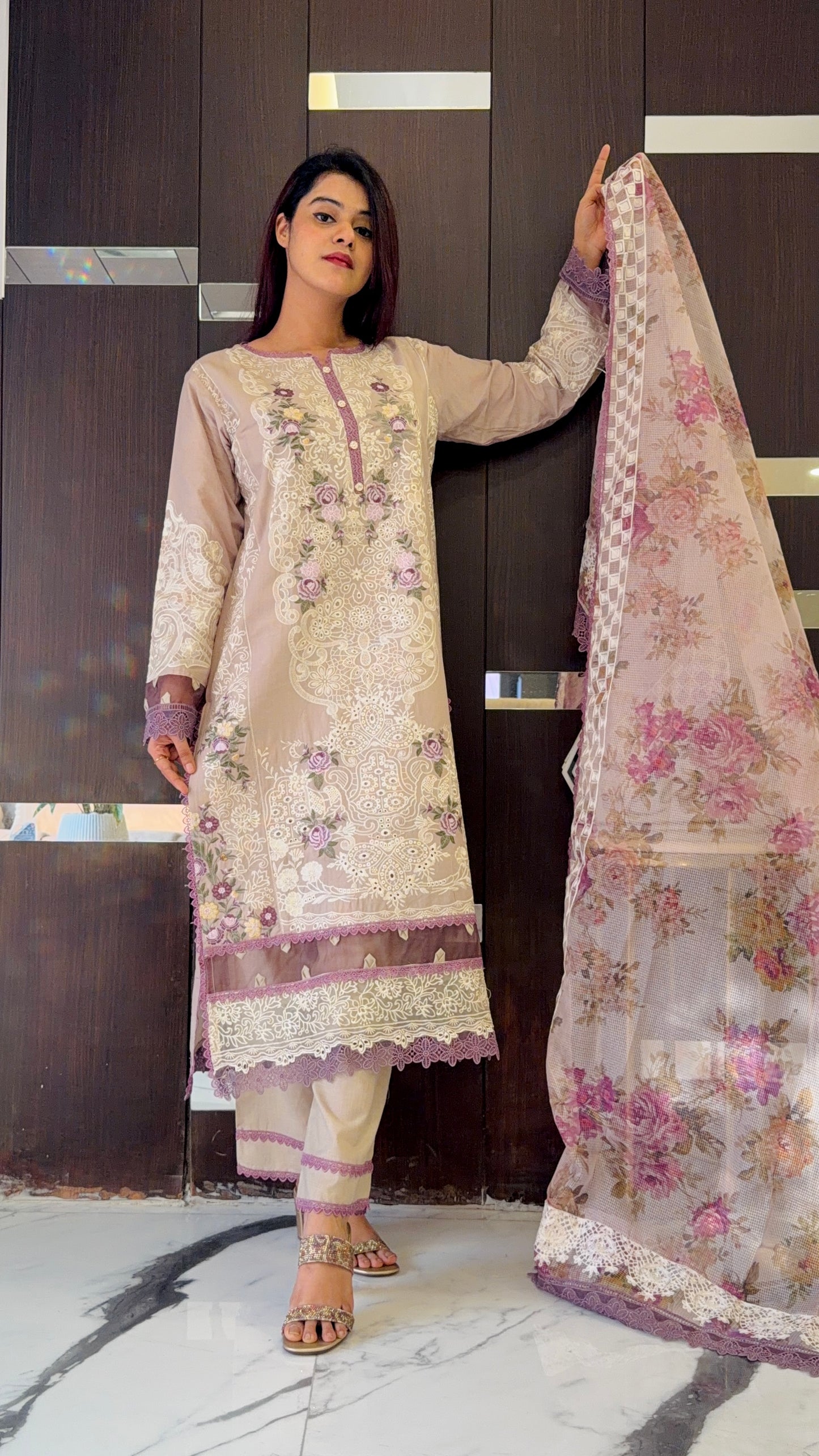 Anah Pakistani Lawn Set 07
