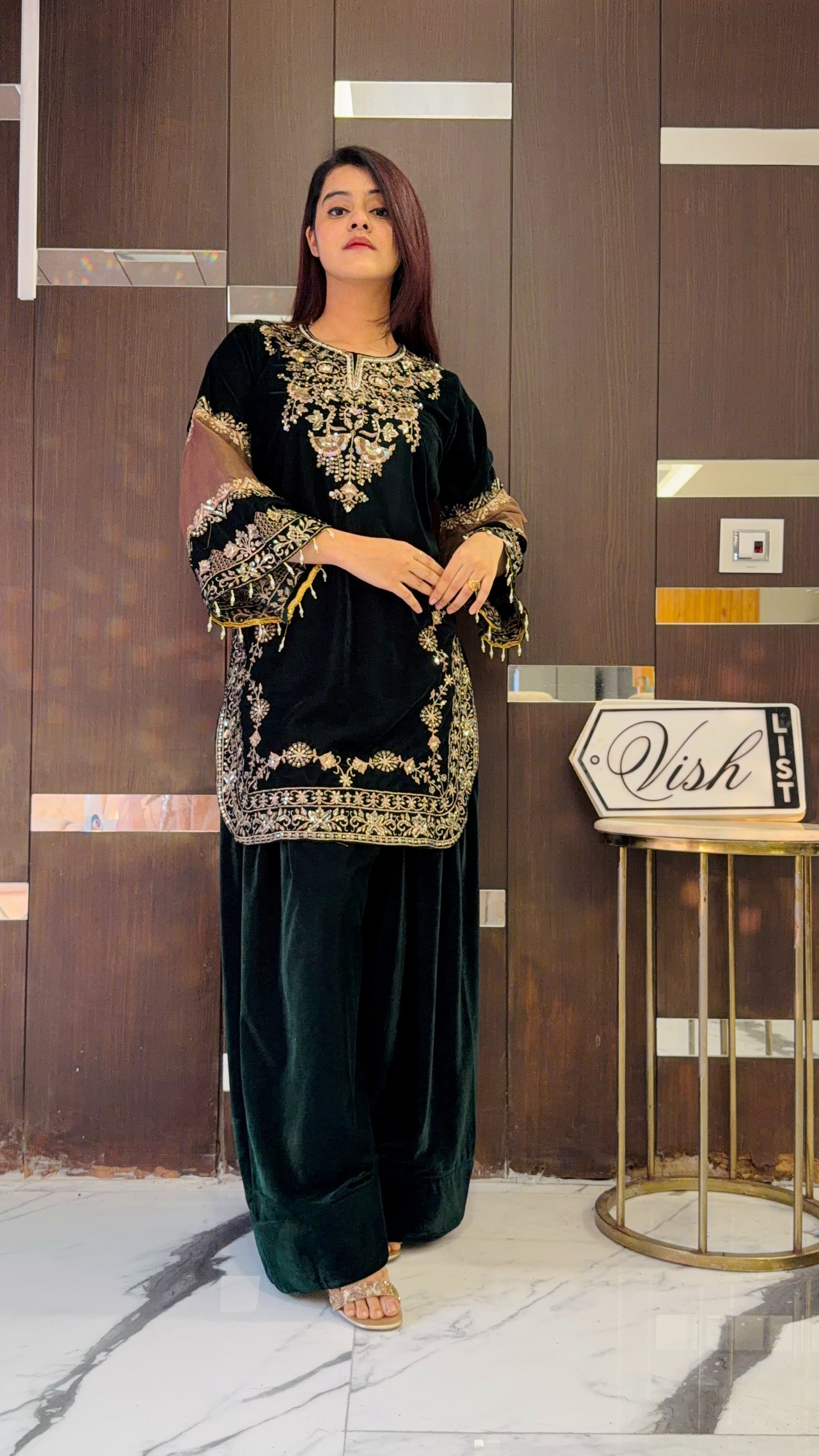 Zoya Velvet Farshi Salwar Suit 01