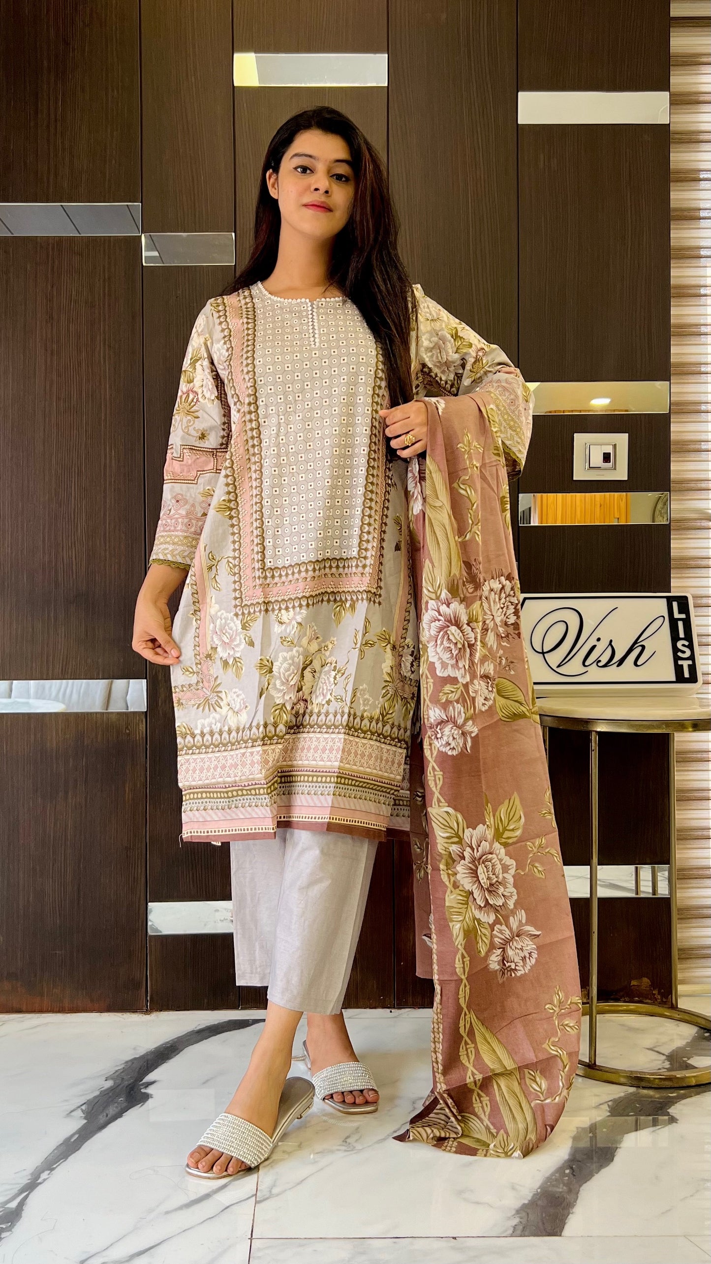 Pakistani Lawn Set LS 23