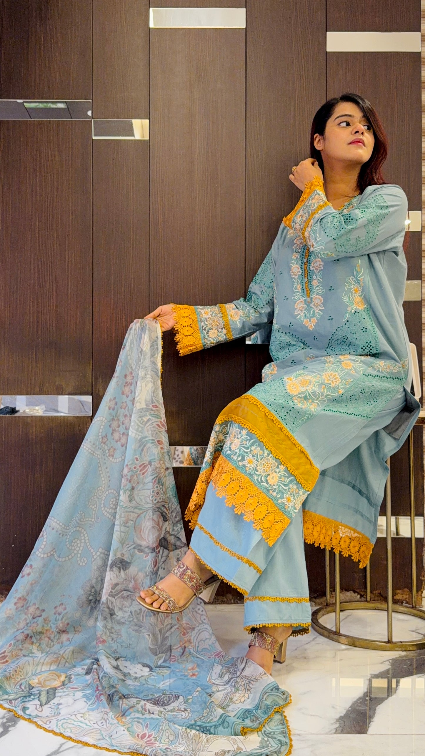 Dananeer Pakistani Luxe Lawn Set 04