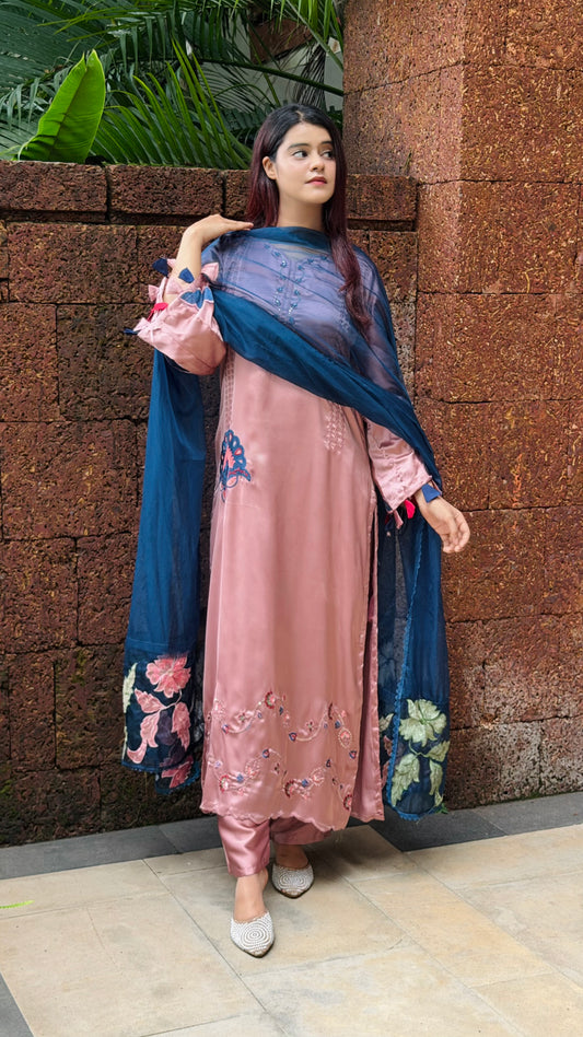 Hania Pakistani Formal Suit 01