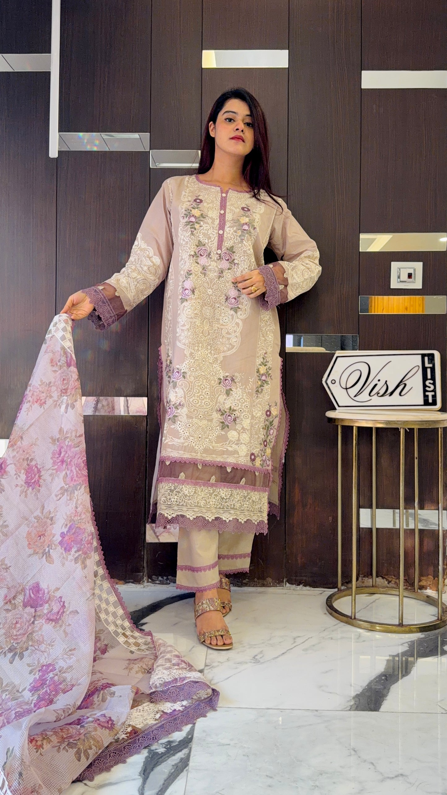 Anah Pakistani Lawn Set 07