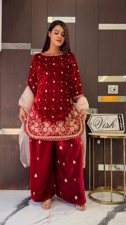 Durefishan Pakistani Velvet Suit 01