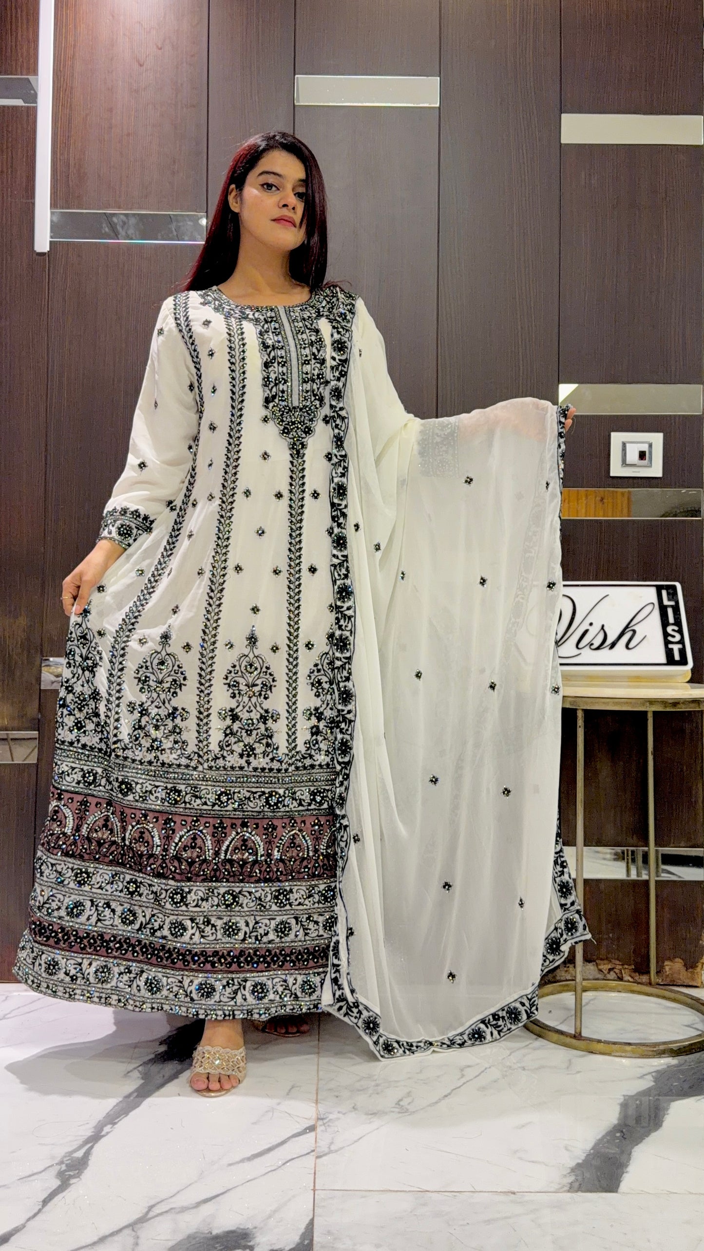 Zafrah Pakistani Formal Gown 01