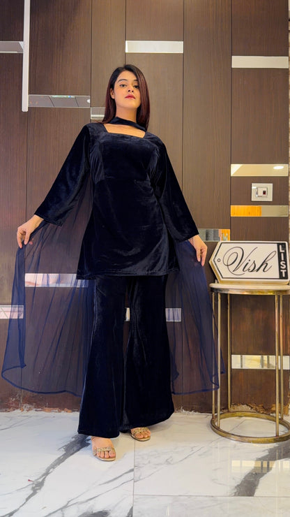 Hania Amir Velvet Set 01