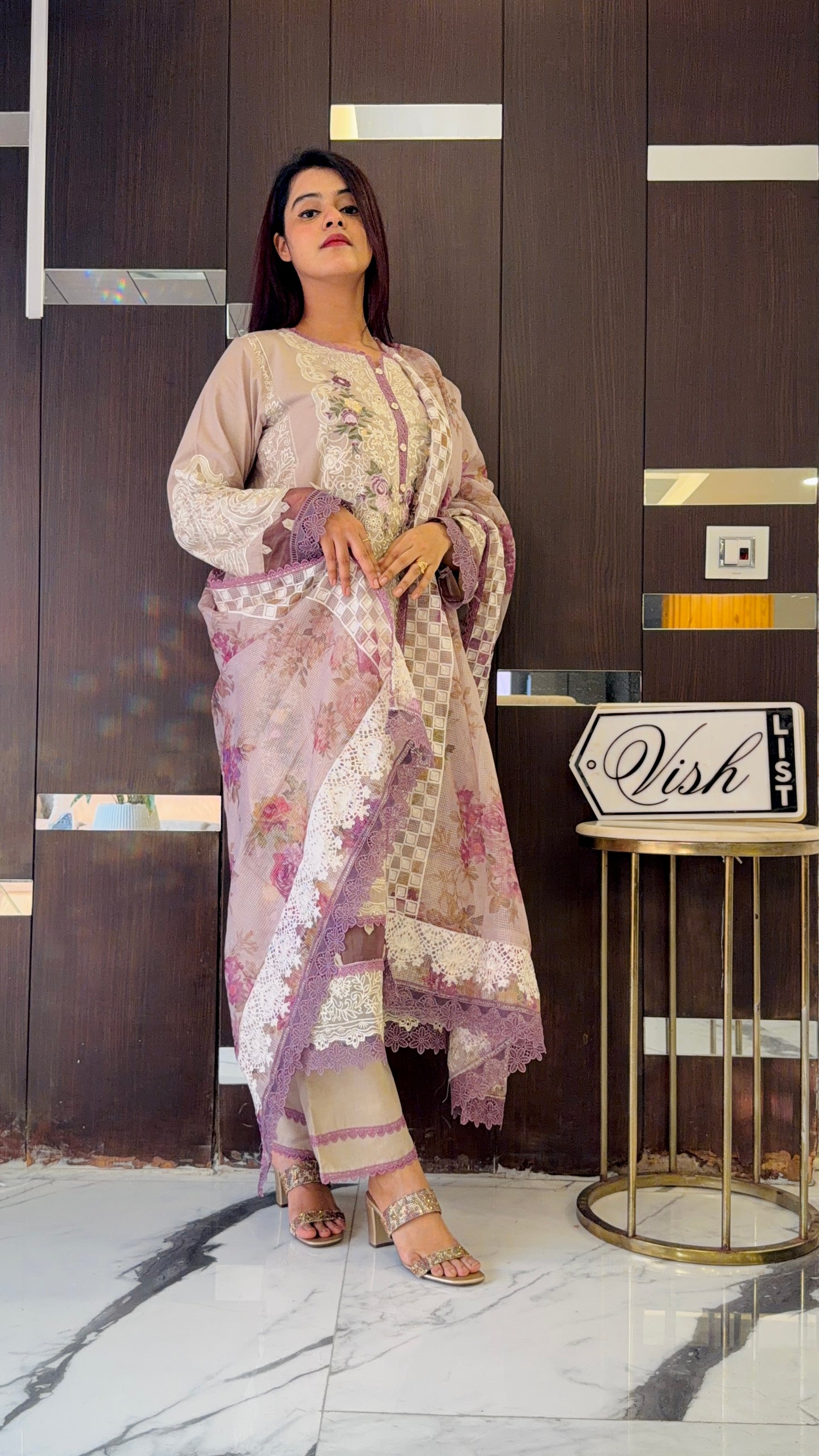 Anah Pakistani Lawn Set 07