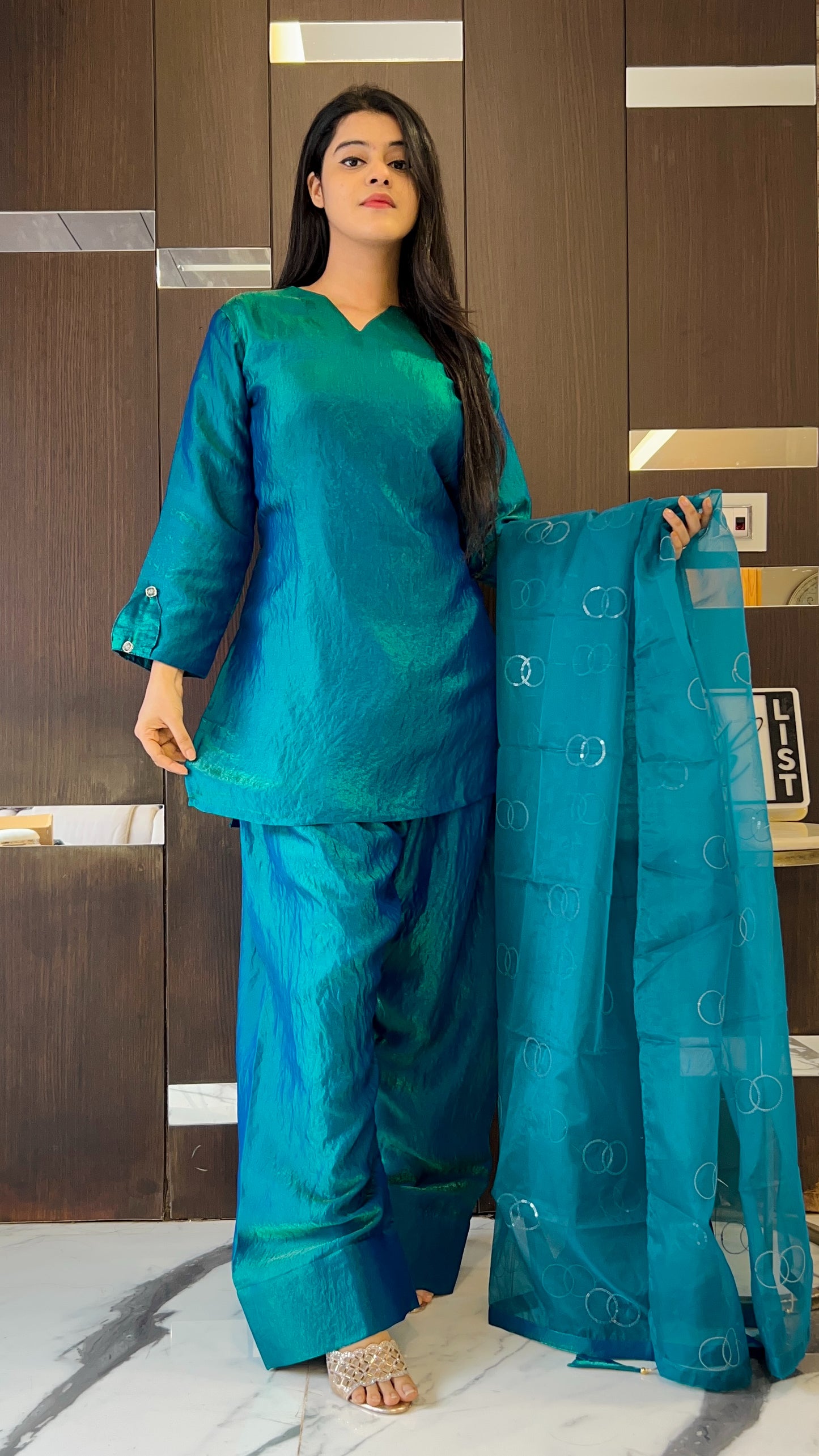 Zaynab Farshi Salwar Suit