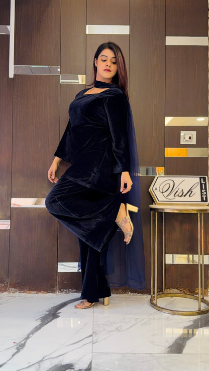 Hania Amir Velvet Set 01