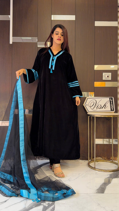 Khwaab Pakistani Velvet Suit 02
