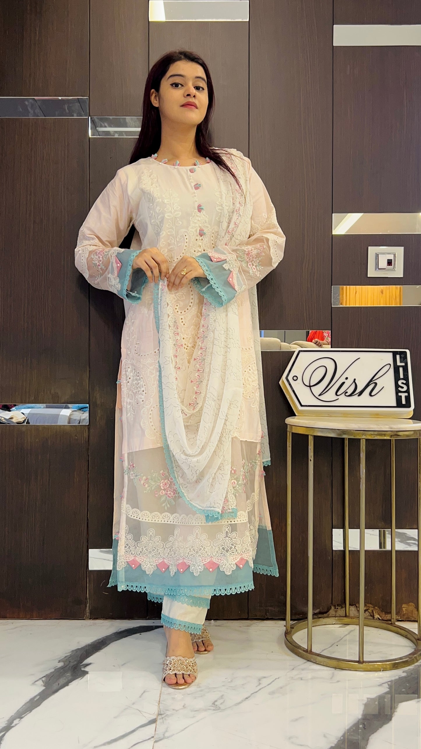 Hafza Pakistan Luxe Lawn Set 04