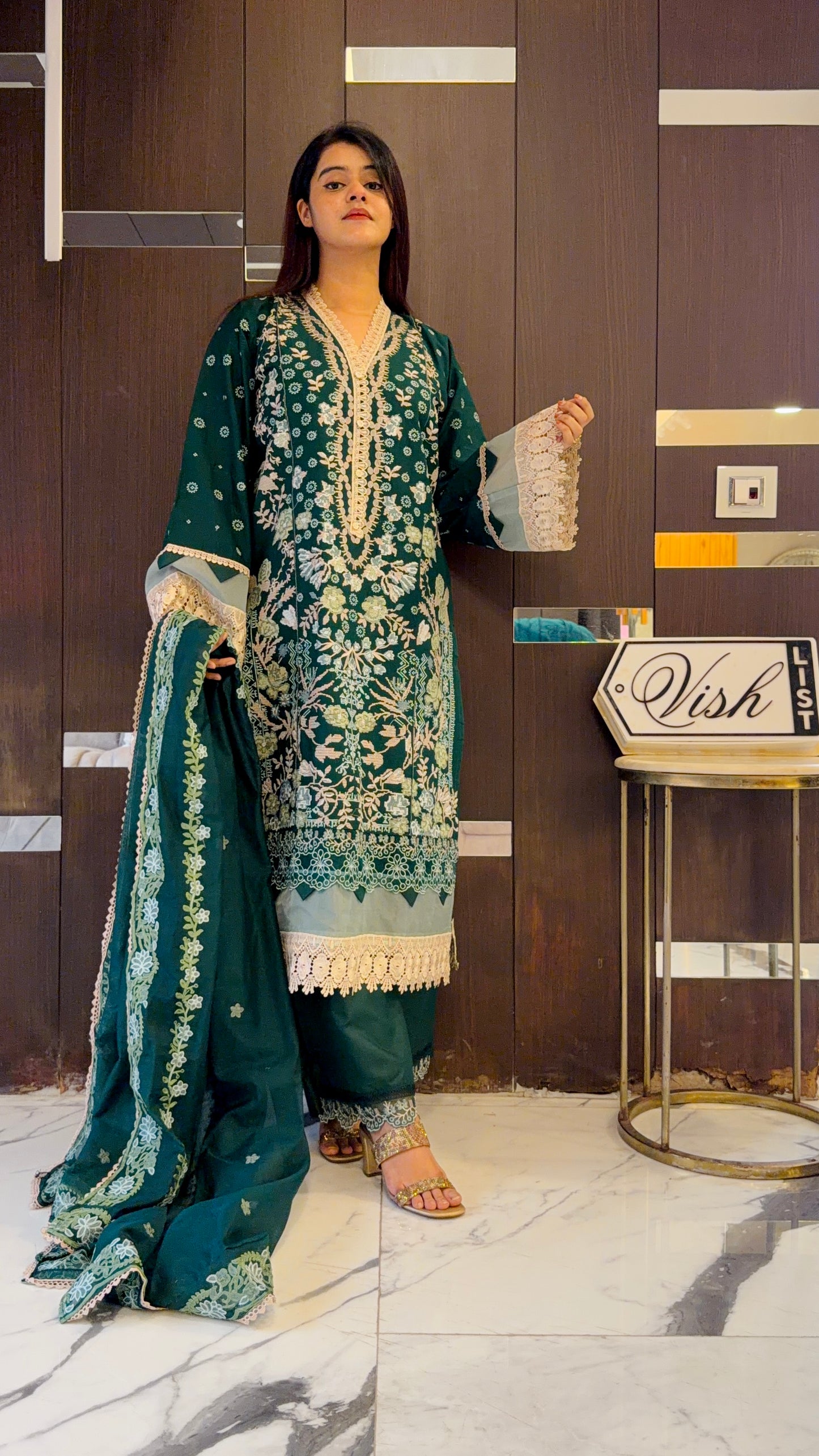 Raha Pakistani Luxe Lawn Set 11