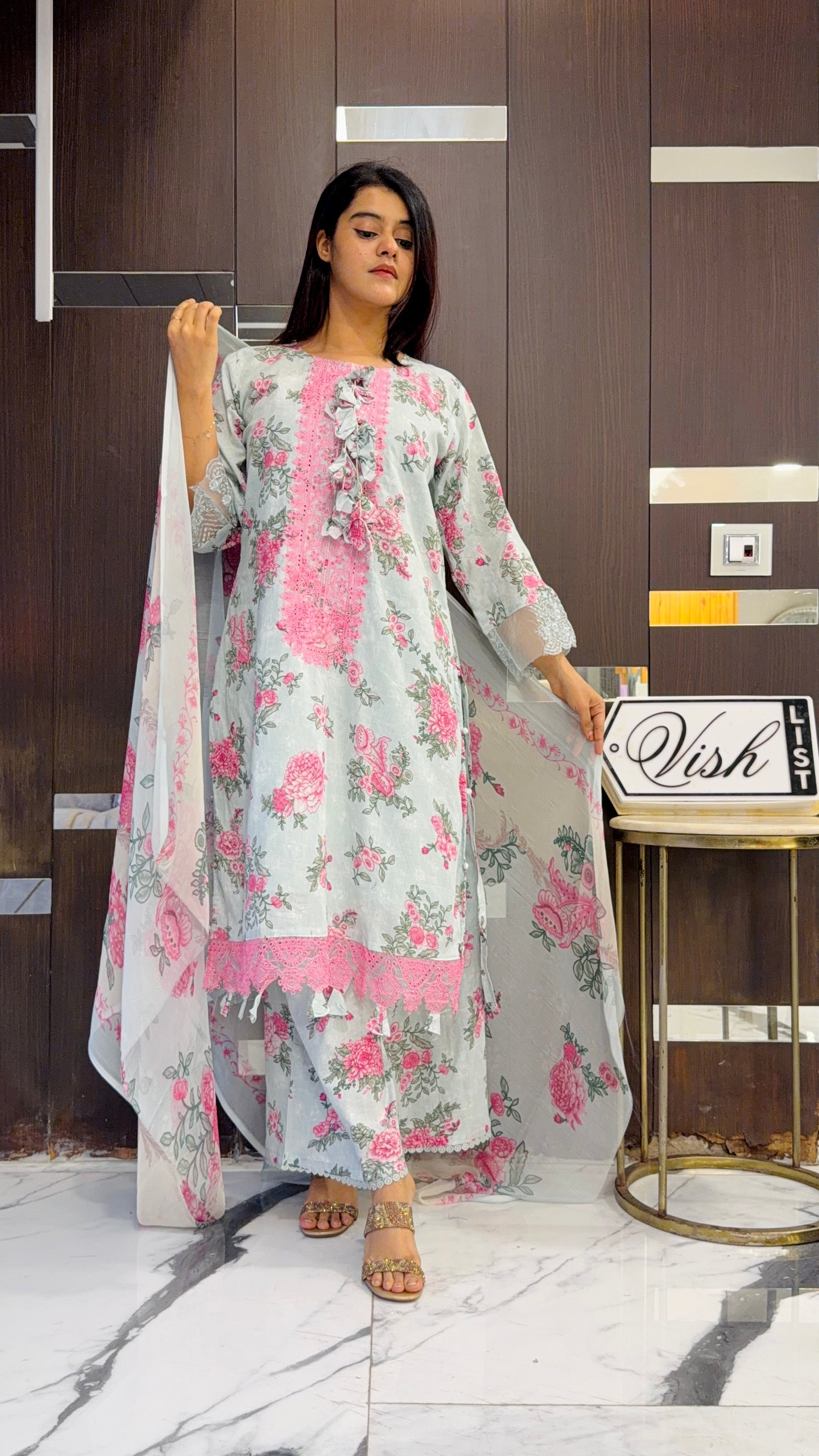 Raha Pakistani Lawn Set 02