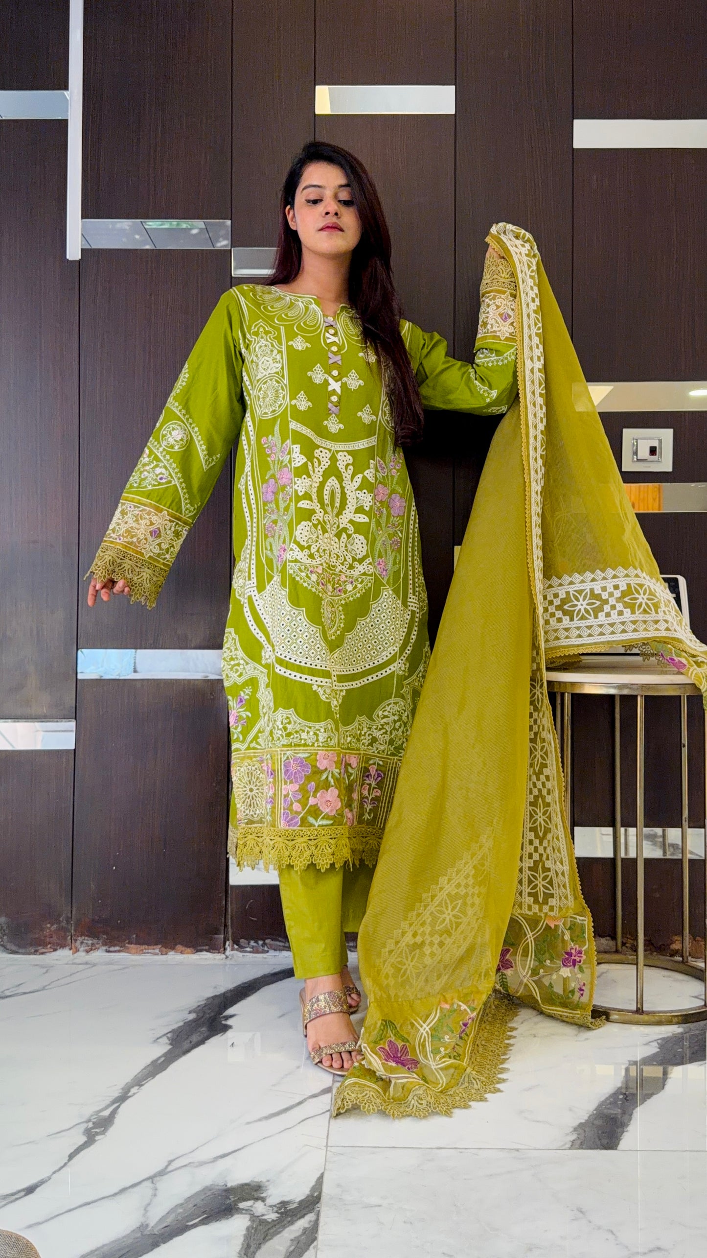 Jazmin Pakistani Luxe Lawn Set 04