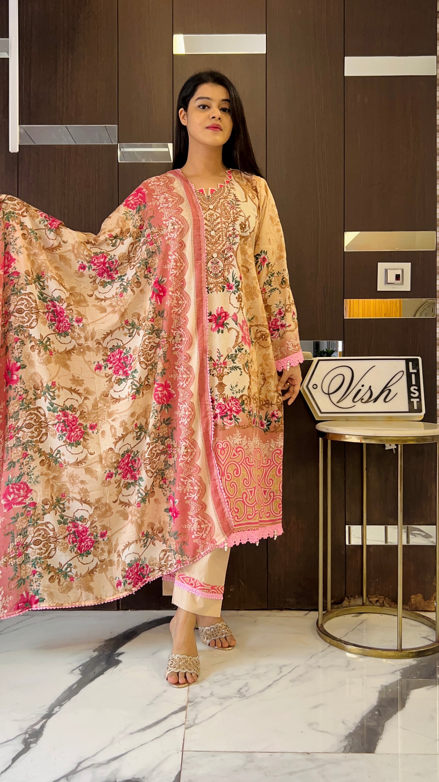 Lubna Pakistani Lawn Set 04