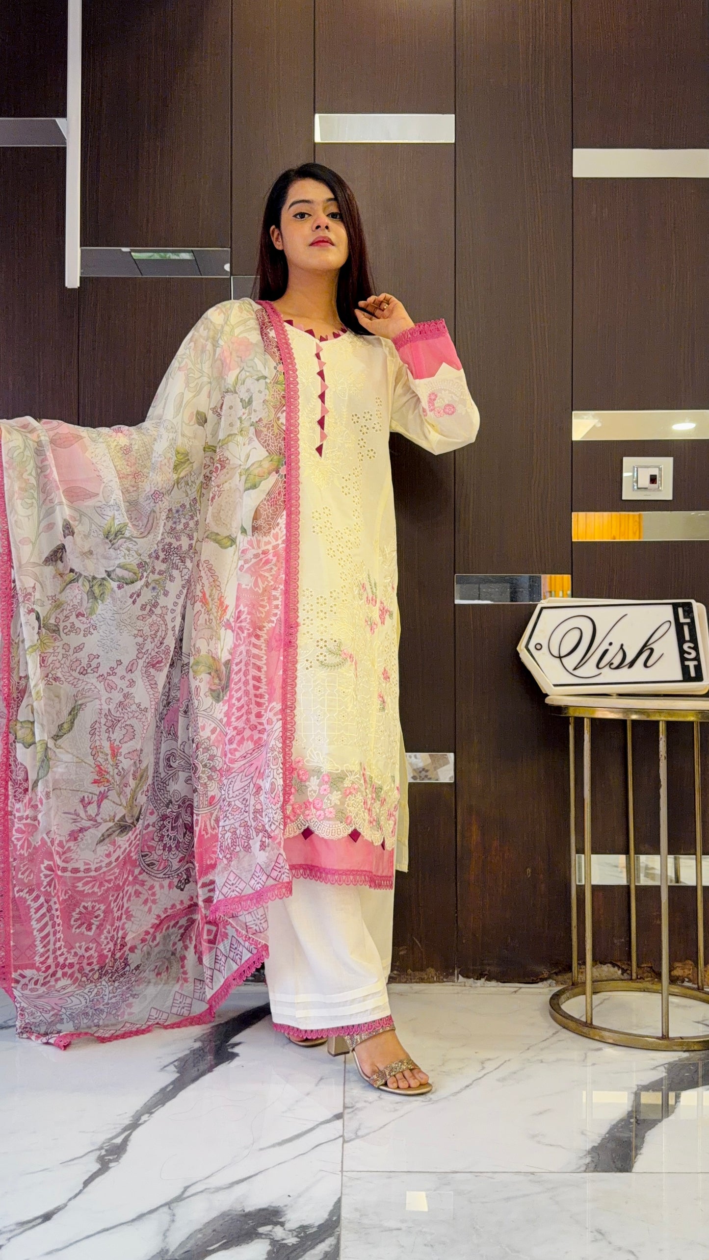 Dananeer Pakistani Luxe Lawn Set 05