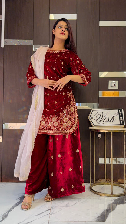 Durefishan Pakistani Velvet Suit 01