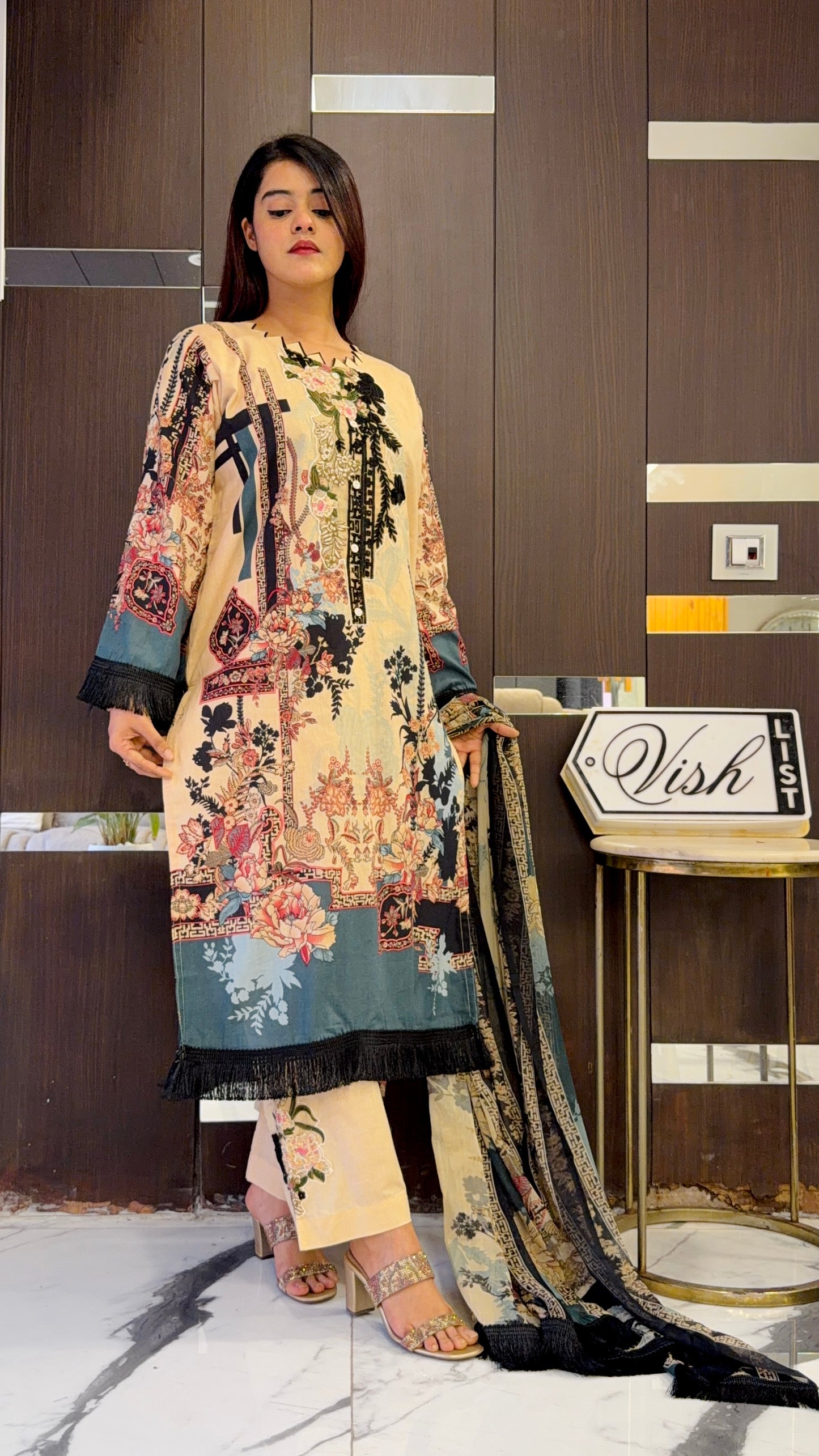 Bilkis Pakistani Lawn Set 09