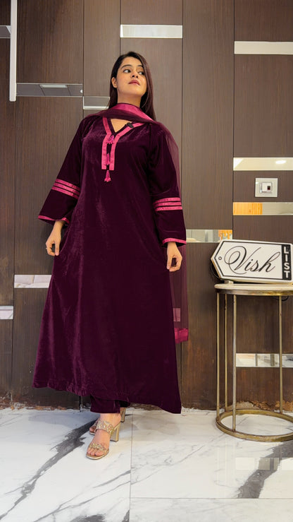 Khwaab Pakistani Velvet Suit 01