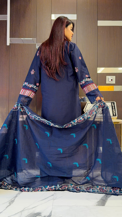Yalina Pakistani Luxe Lawn Set 04