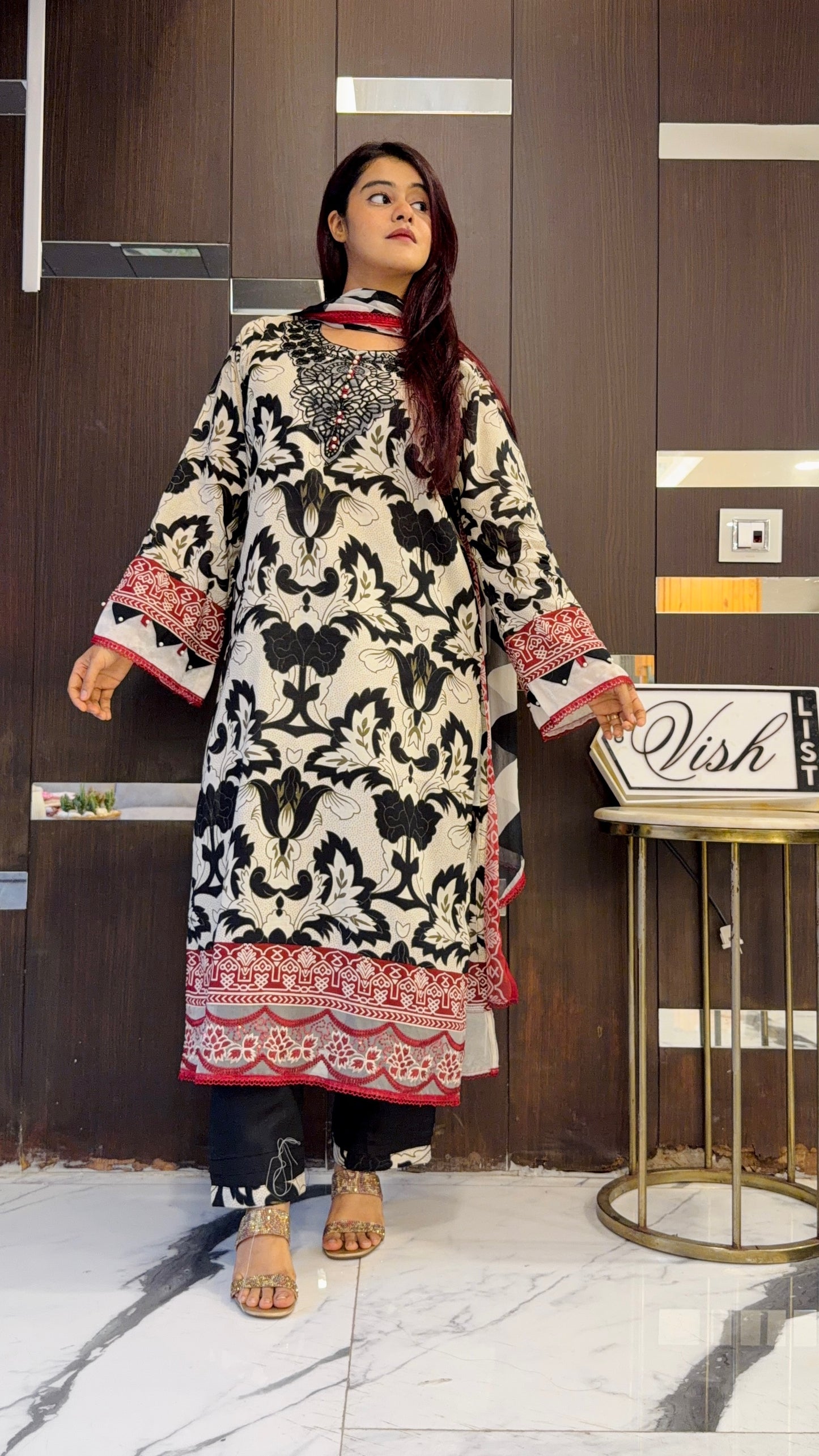 Shamah Pakistani Lawn Set 09