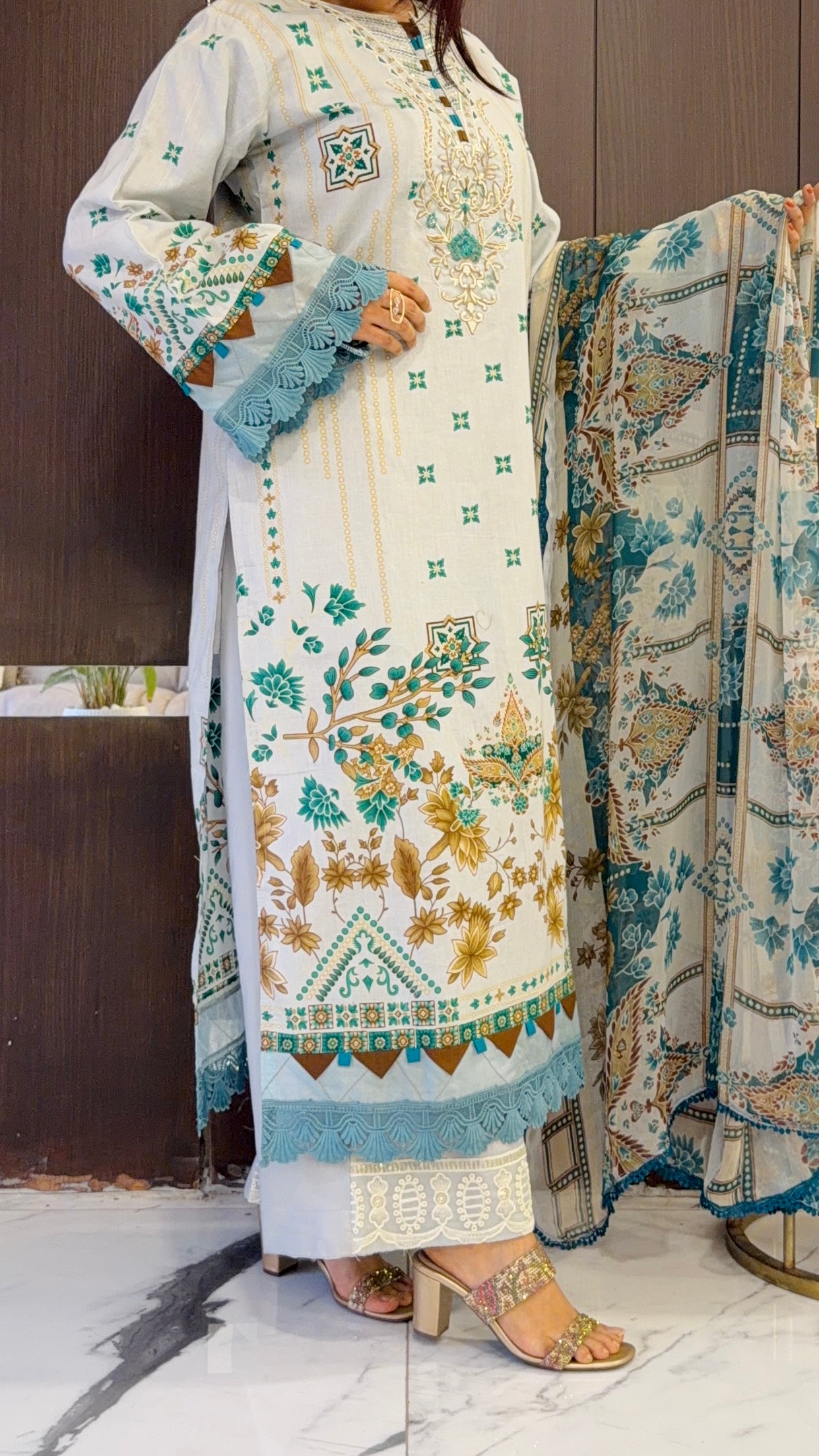 Bilkis Pakistani Lawn Set 04