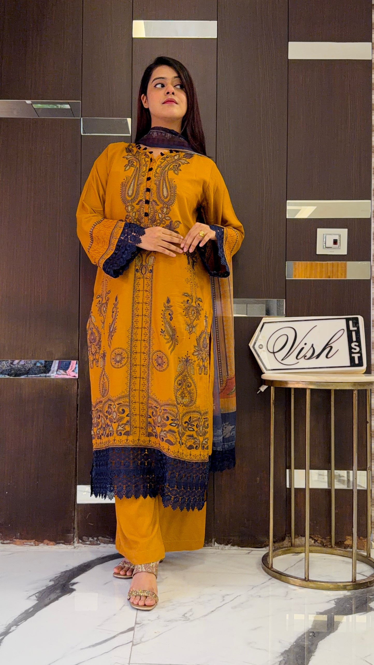 Jazmin Pakistani Luxe Lawn Set 06
