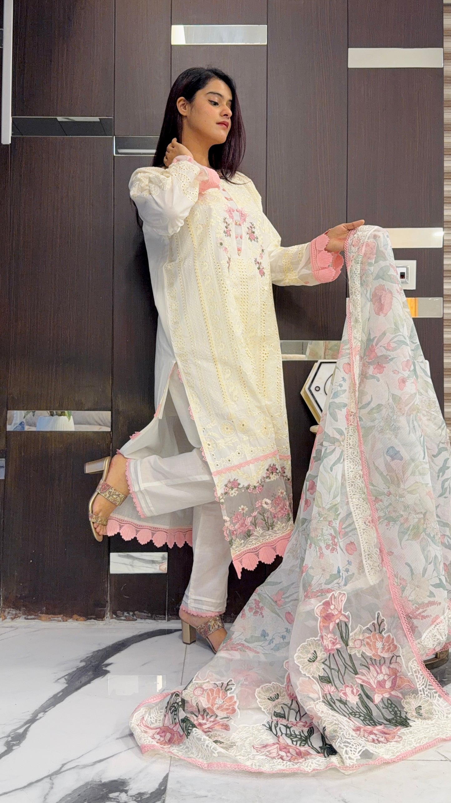 Anah Pakistani Lawn Set 08
