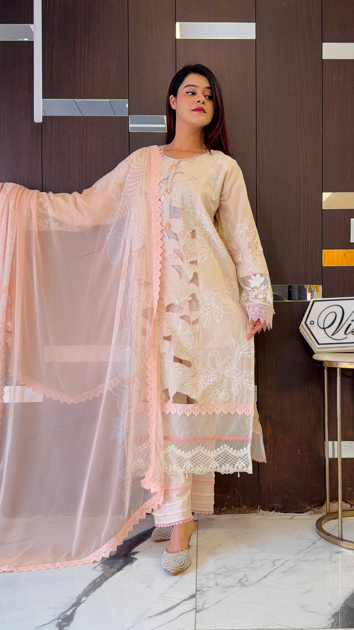 Izmir Pakistani Luxe Lawn Set 09