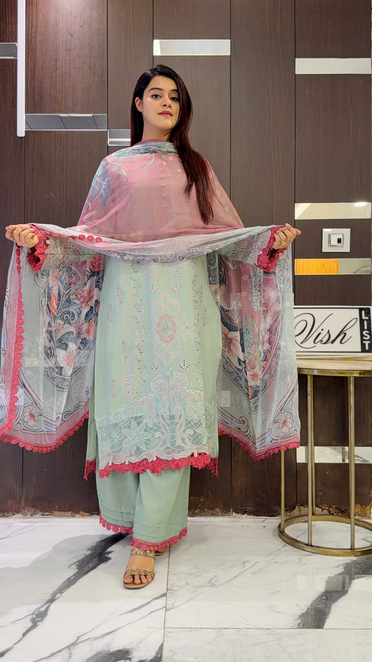 Izmir Pakistani Luxe Lawn Set 03