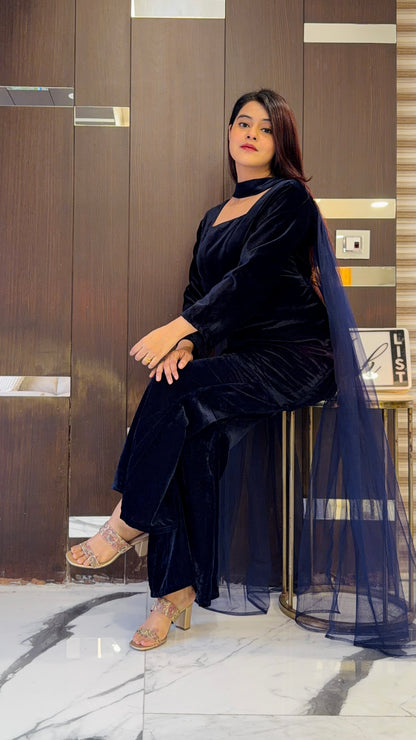 Hania Amir Velvet Set 01