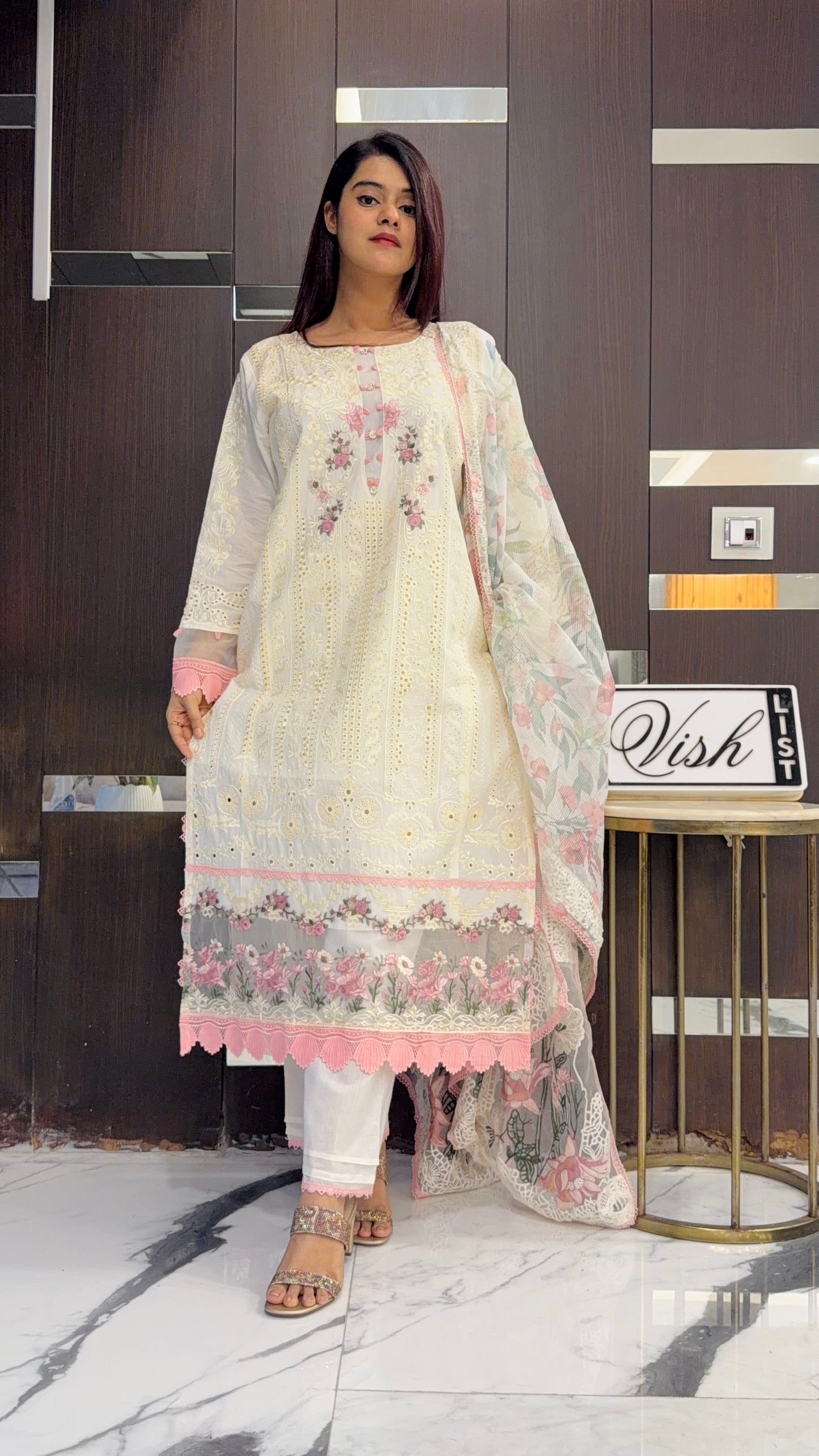 Anah Pakistani Lawn Set 08