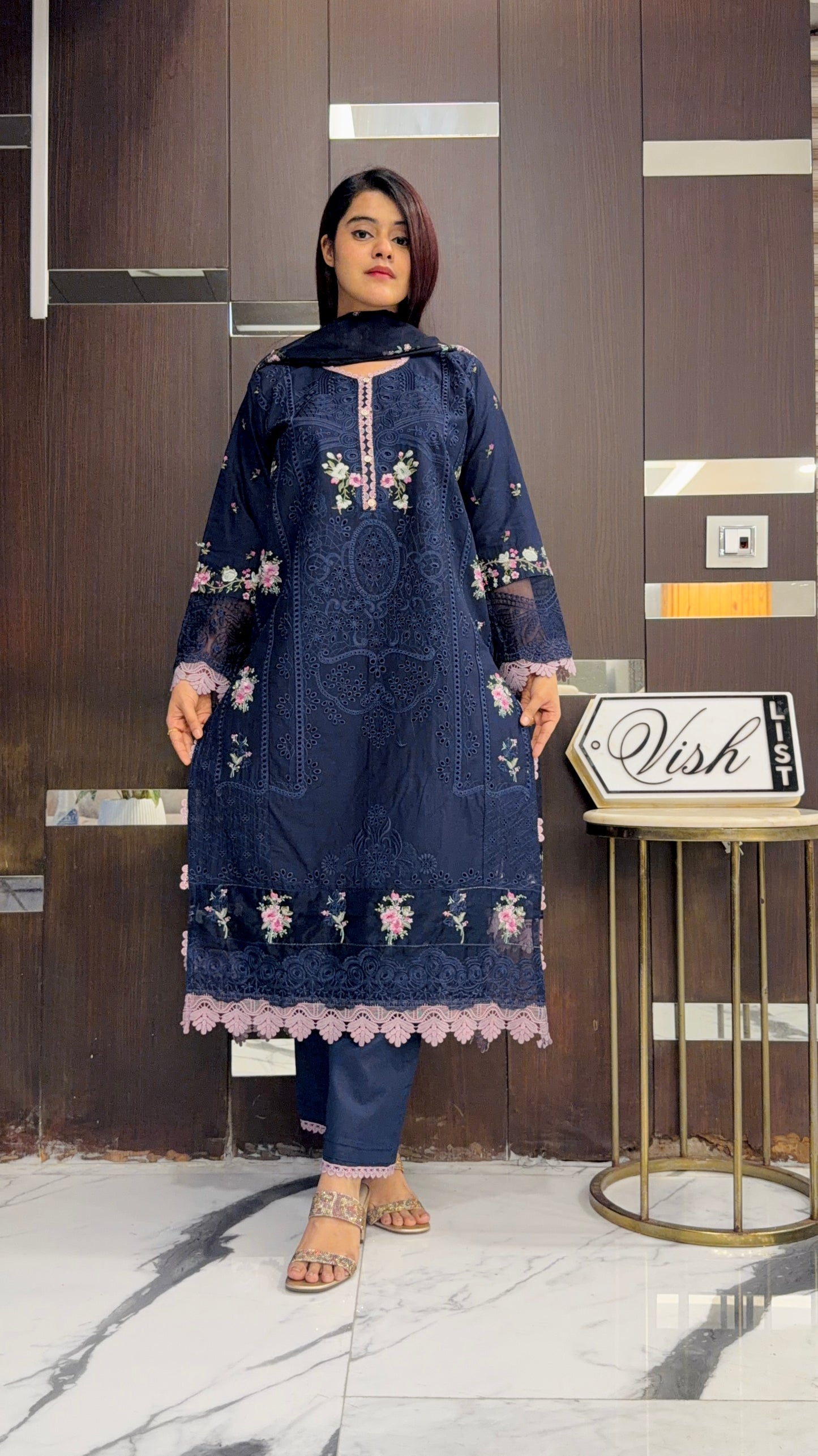 Anah Pakistani Lawn Set 09
