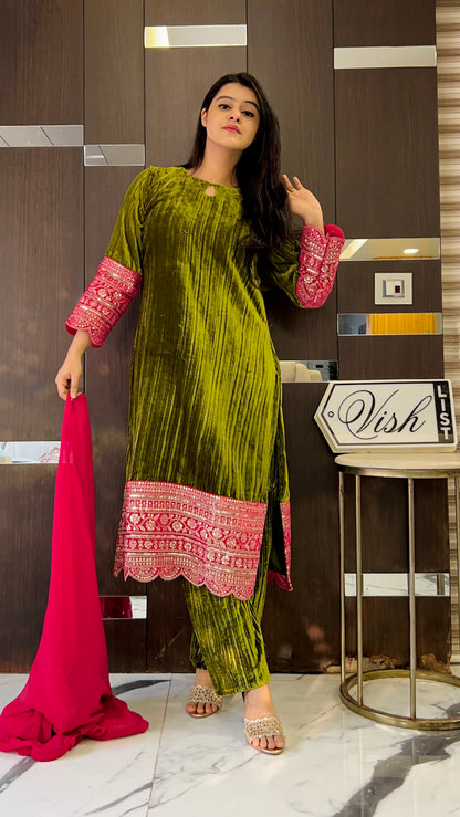 Fariha Pakistani Velvet Set 06